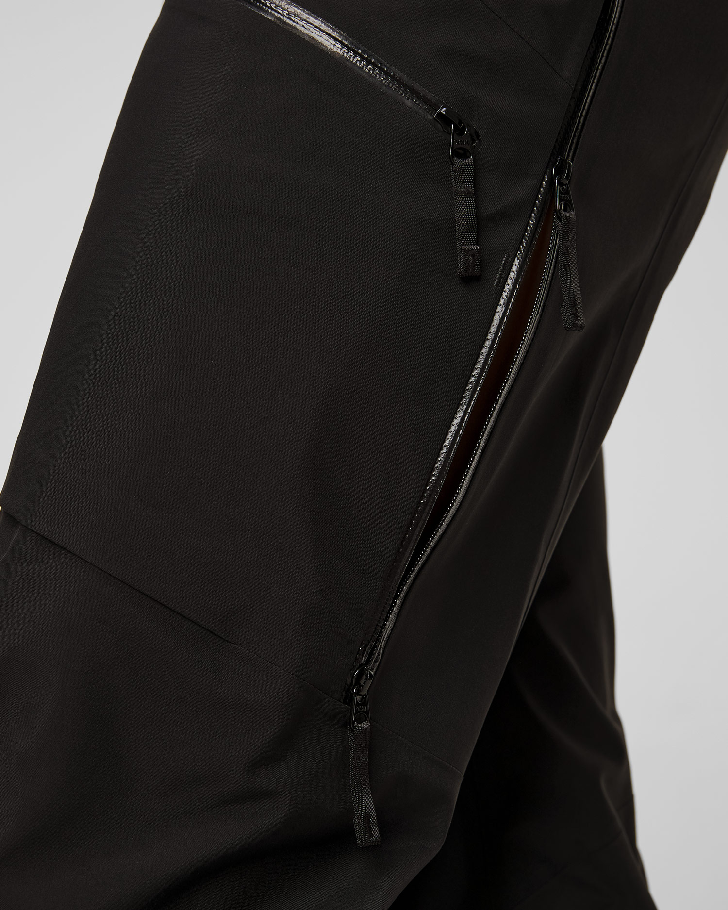 Černé dámské skitouringové kalhoty se šlemi Arcteryx Rush Bib Pant