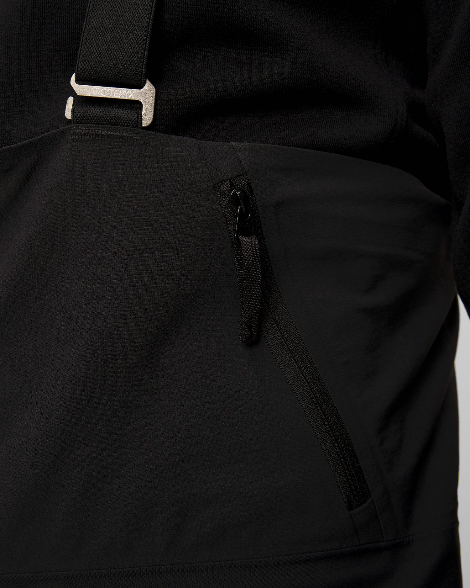 Pánské skitouringové kalhoty se šlemi Arcteryx Rush Bib Pant v Černé Barvě