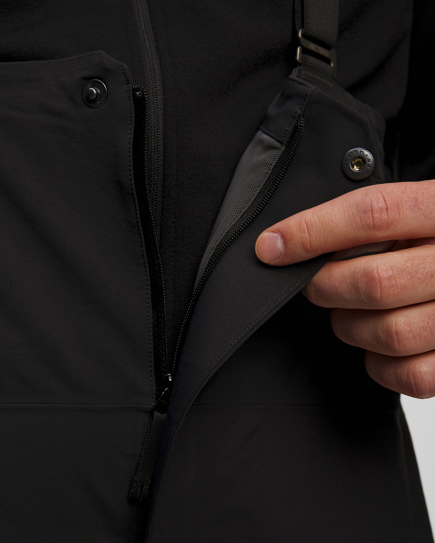 Pánské skitouringové kalhoty se šlemi Arcteryx Rush Bib Pant v Černé Barvě