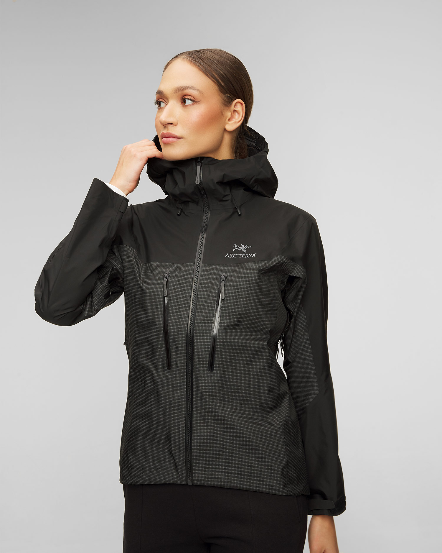 Black women's hardshell jacket Arcteryx Alpha