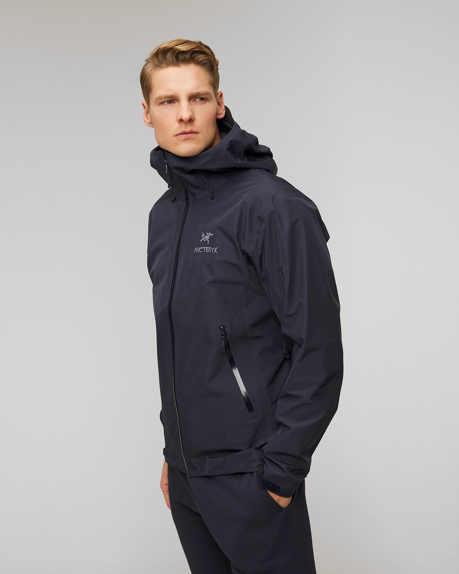 Pánska tmavomodrá bunda Arcteryx Beta LT hardshell