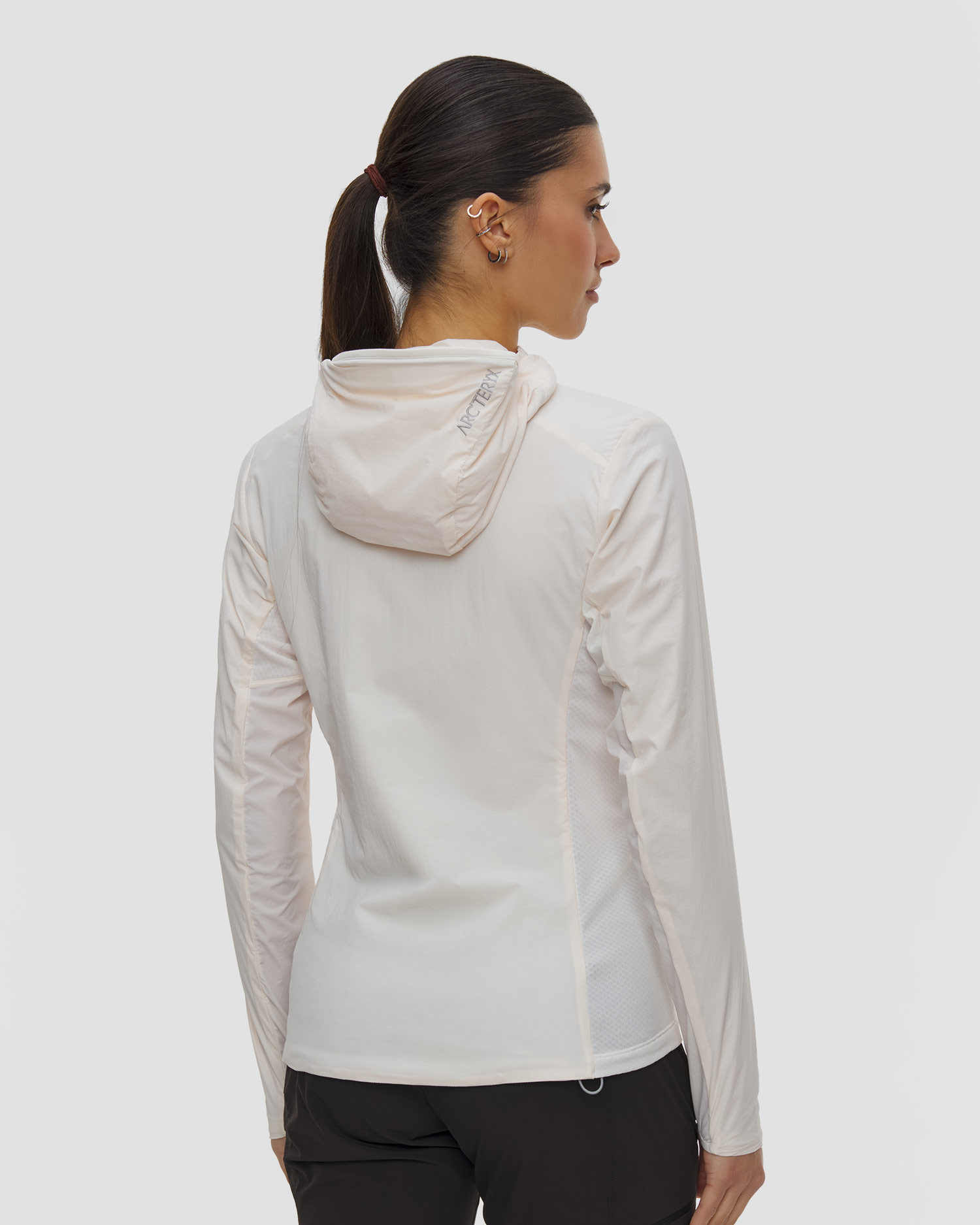 Sweat-shirt isolé crème pour femmes Arcteryx Atom SL Hoody W