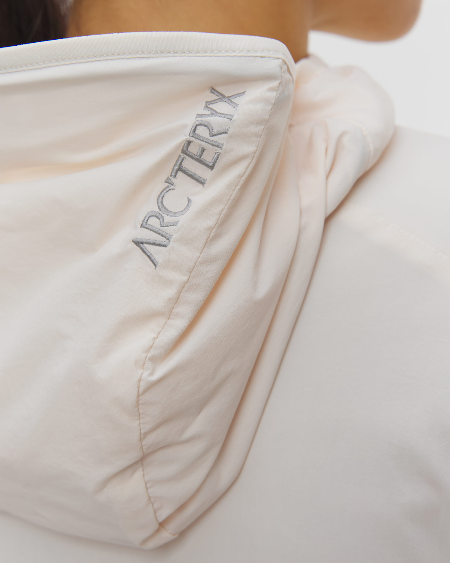 Sweat-shirt isolé crème pour femmes Arcteryx Atom SL Hoody W
