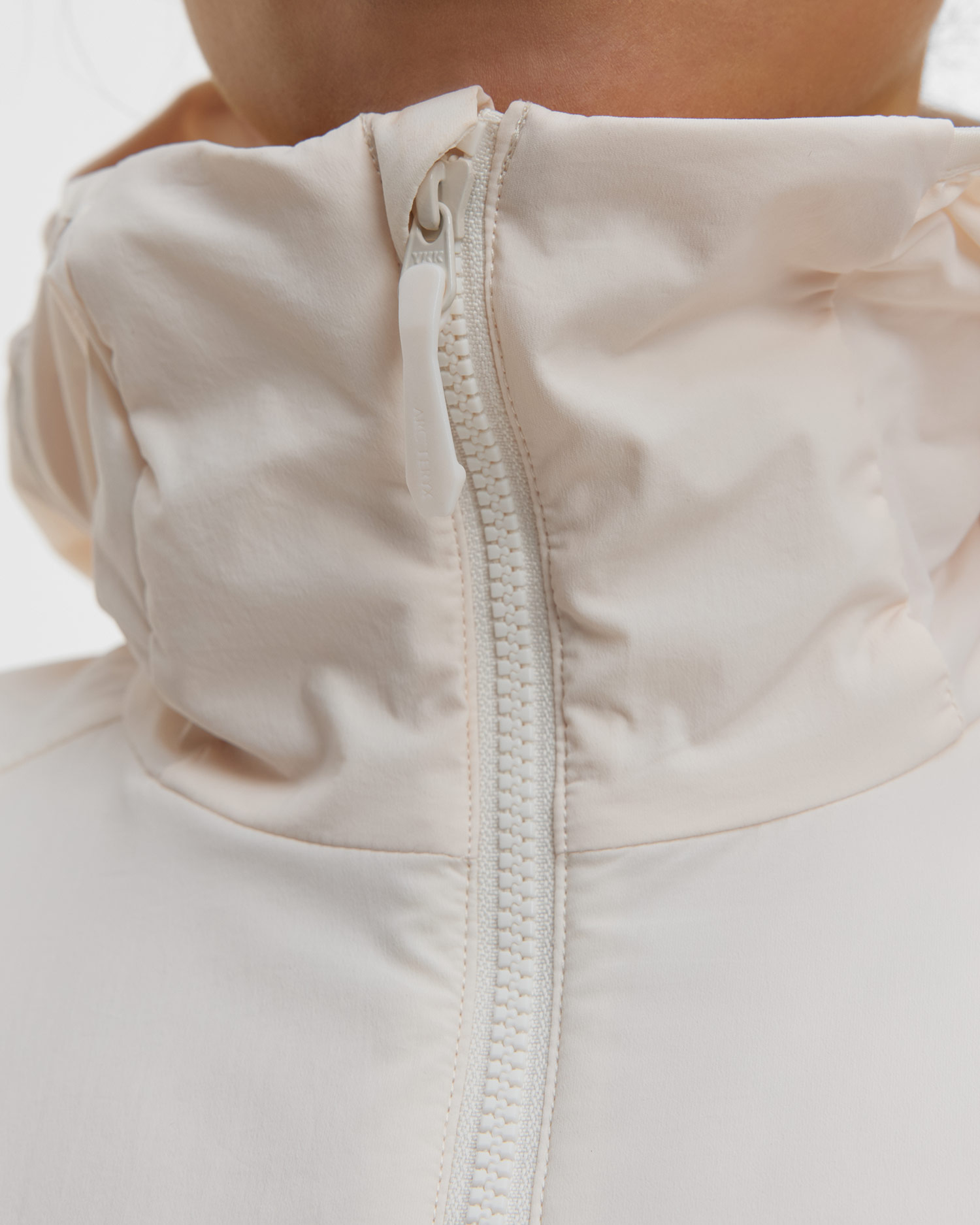 Sweat-shirt isolé crème pour femmes Arcteryx Atom SL Hoody W