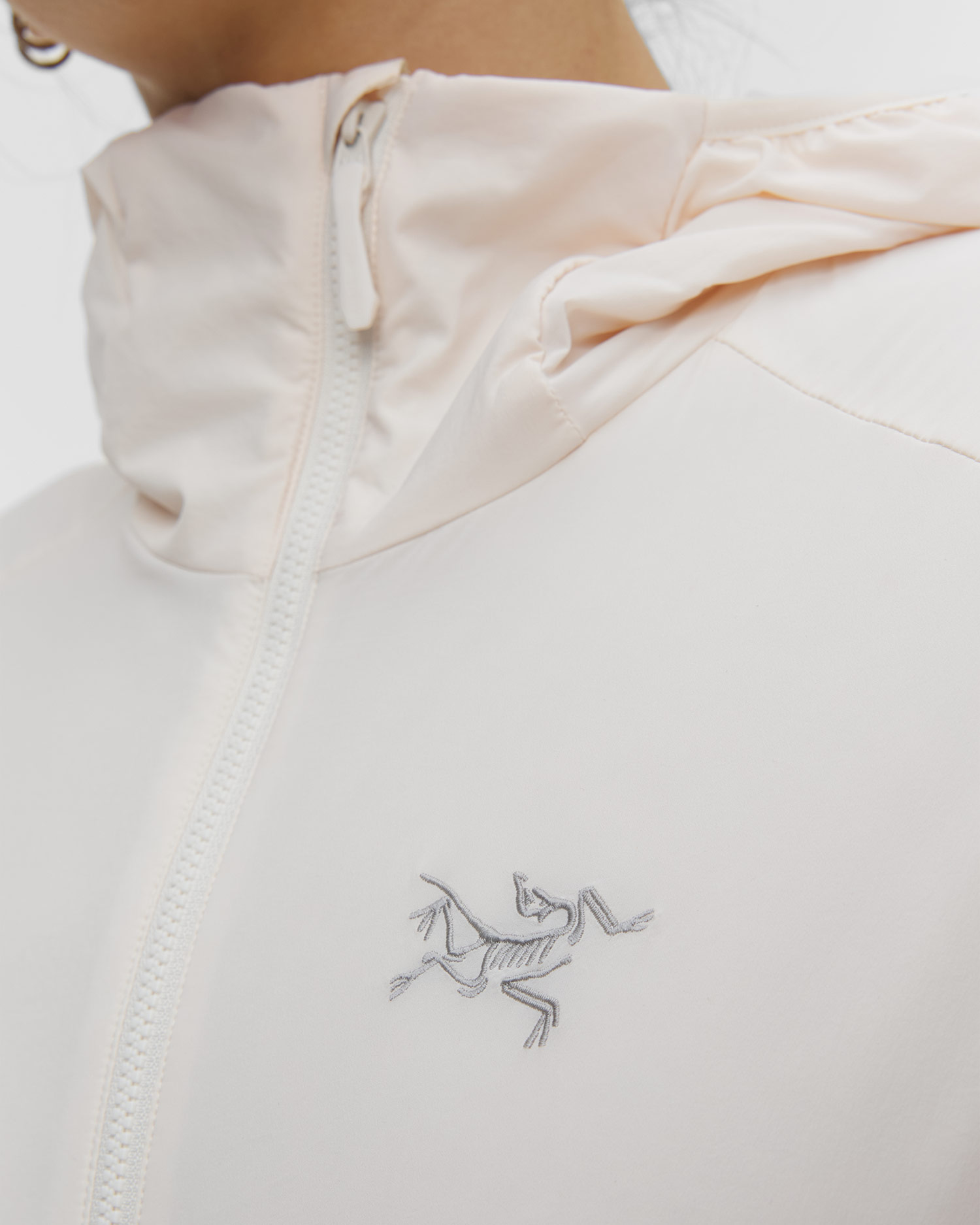 Sweat-shirt isolé crème pour femmes Arcteryx Atom SL Hoody W