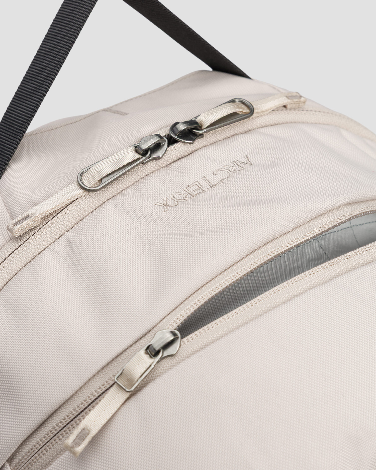 Batoh Arcteryx Mantis 26 béžový