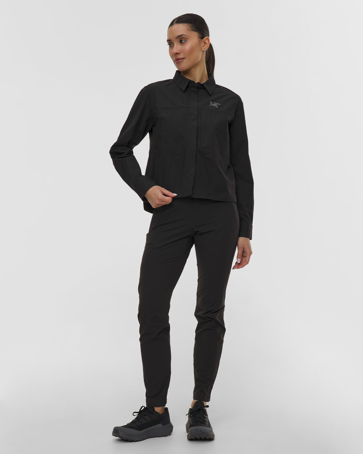 Chemise noire pour femmes Arcteryx Clarkia SL Cotton Overshirt W