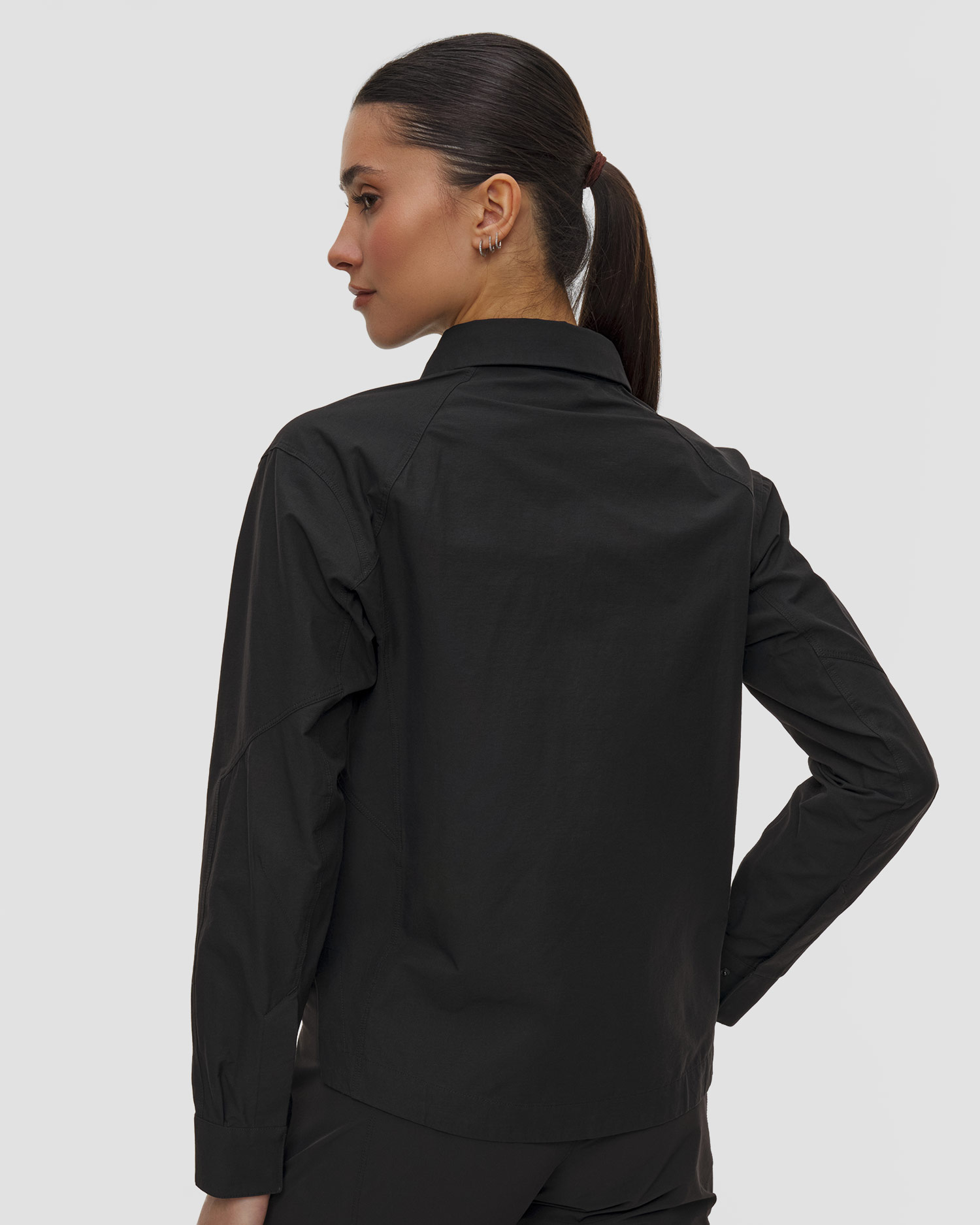 Chemise noire pour femmes Arcteryx Clarkia SL Cotton Overshirt W