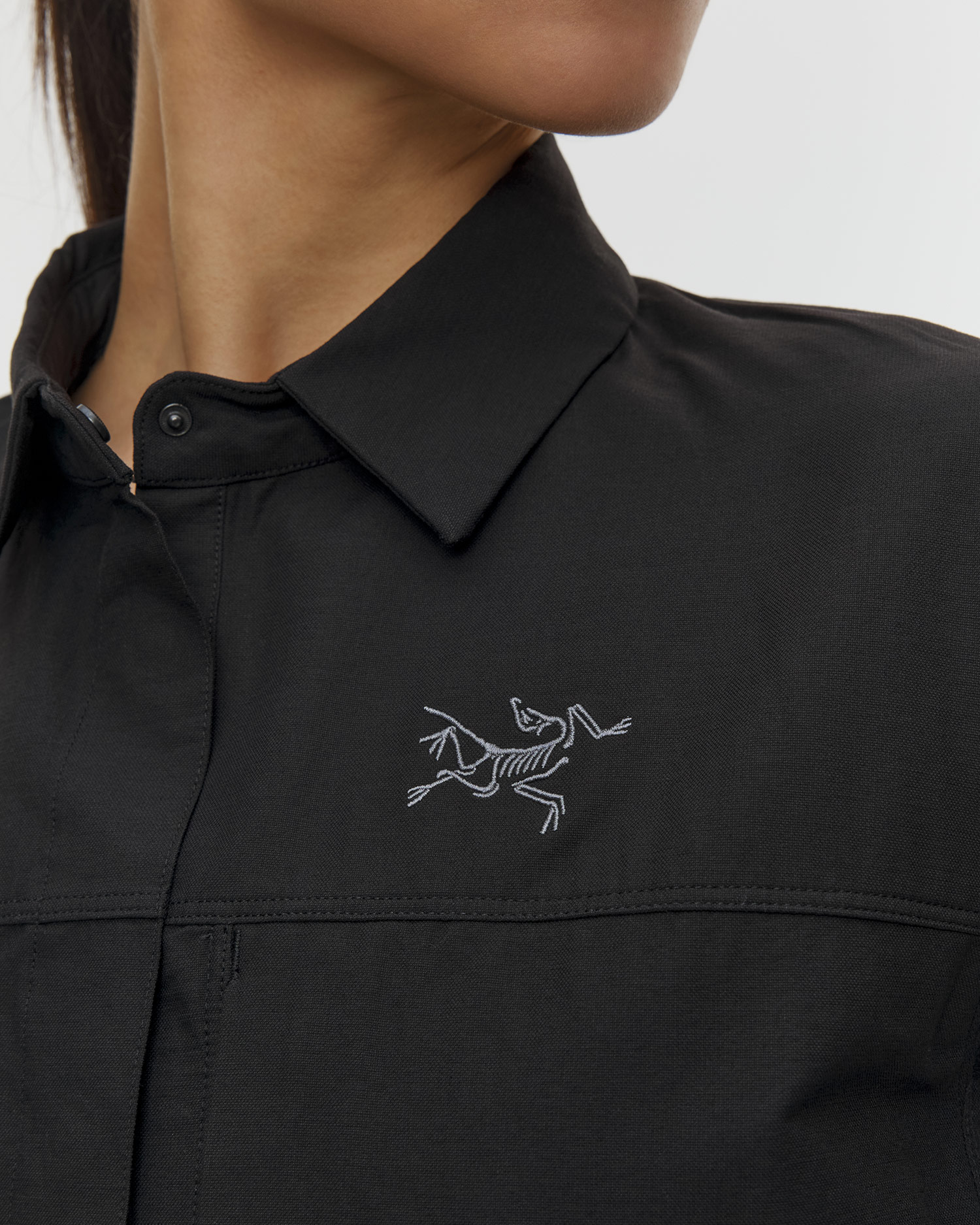 Chemise noire pour femmes Arcteryx Clarkia SL Cotton Overshirt W
