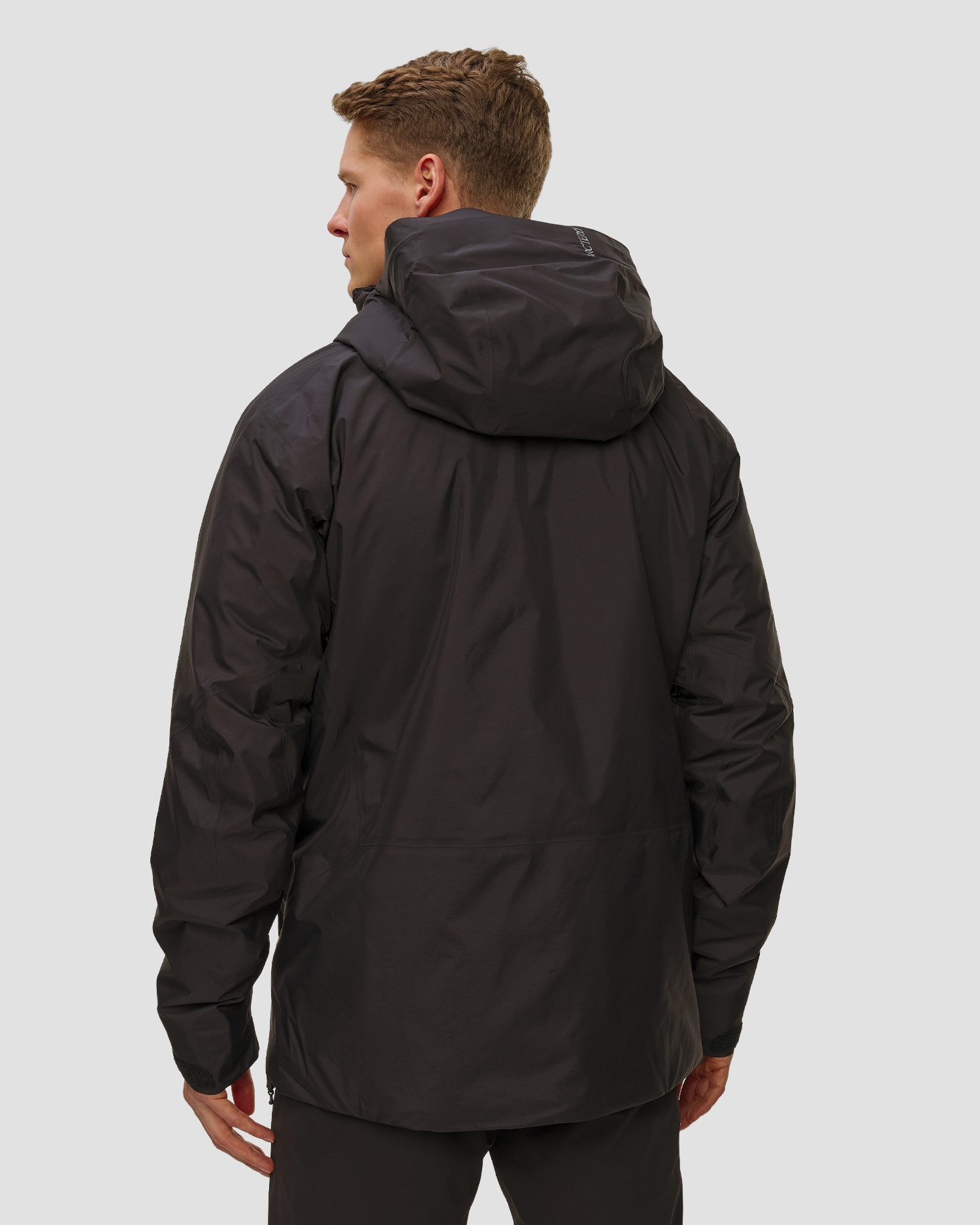 Zateplená pánská outdoorová bunda Arcteryx Beta Insulated Jacket v černé barvě