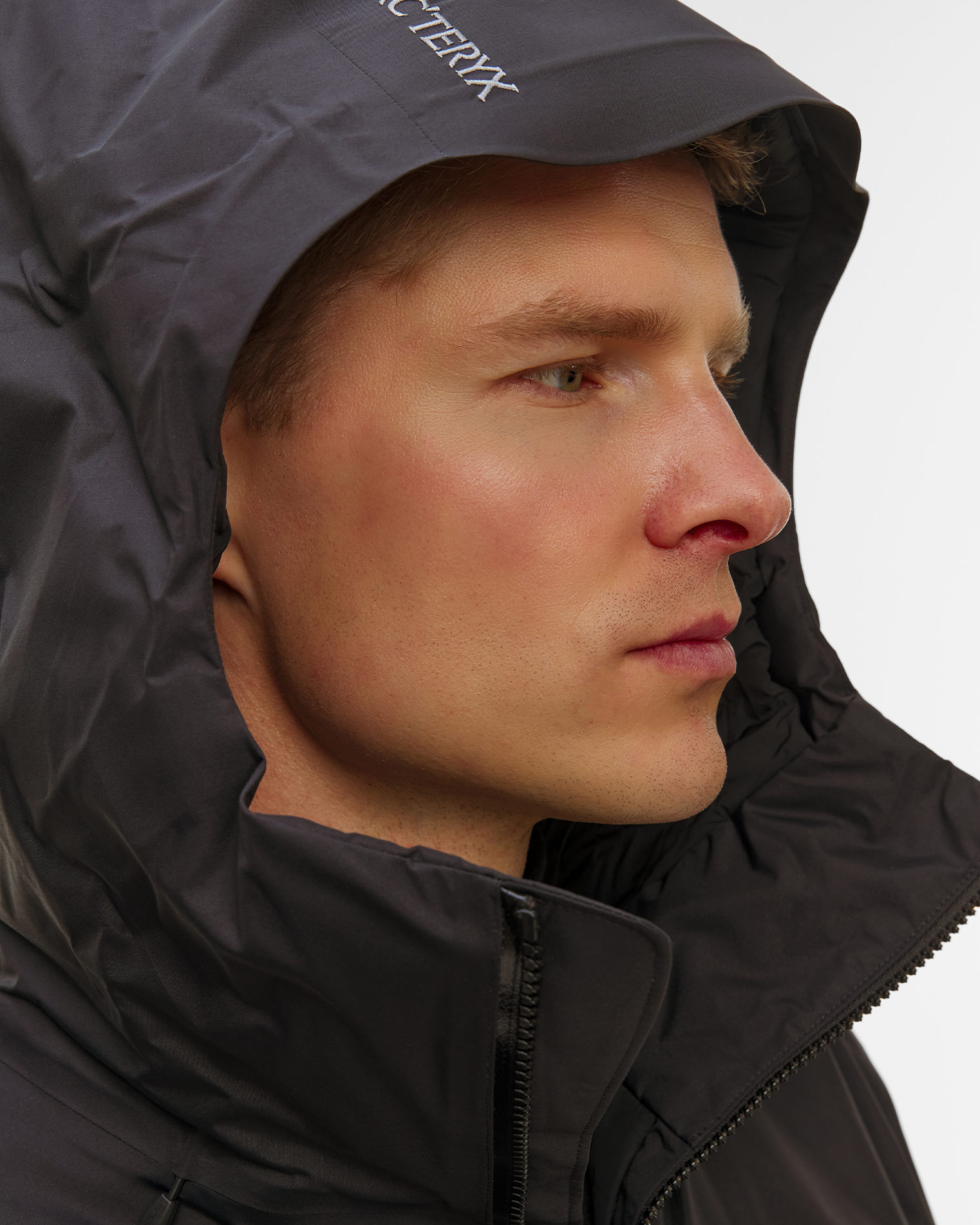 Zateplená pánská outdoorová bunda Arcteryx Beta Insulated Jacket v černé barvě