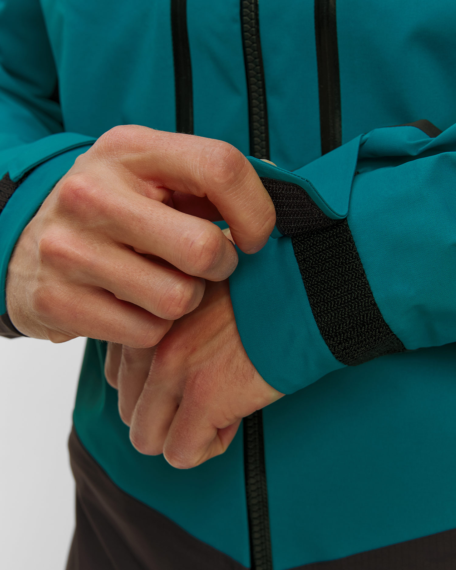 Mammut Taiss Pro HS Hooded Jacket Men Technische Herrenjacke in Blau und Schwarz