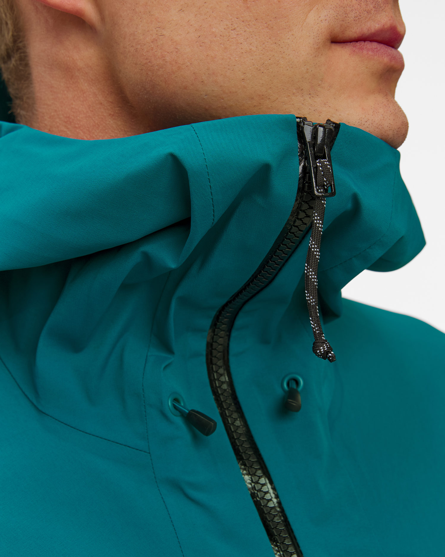 Mammut Taiss Pro HS Hooded Jacket Men Technische Herrenjacke in Blau und Schwarz