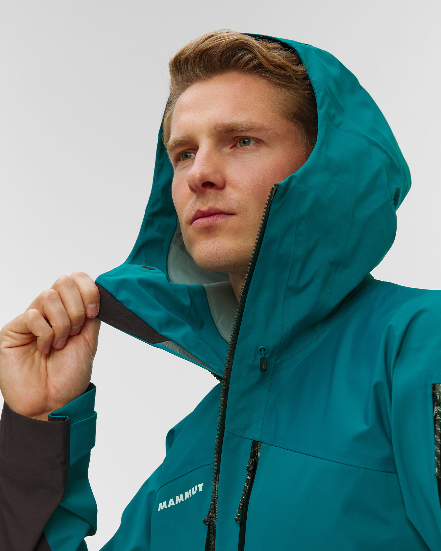 Mammut Taiss Pro HS Hooded Jacket Men Technische Herrenjacke in Blau und Schwarz