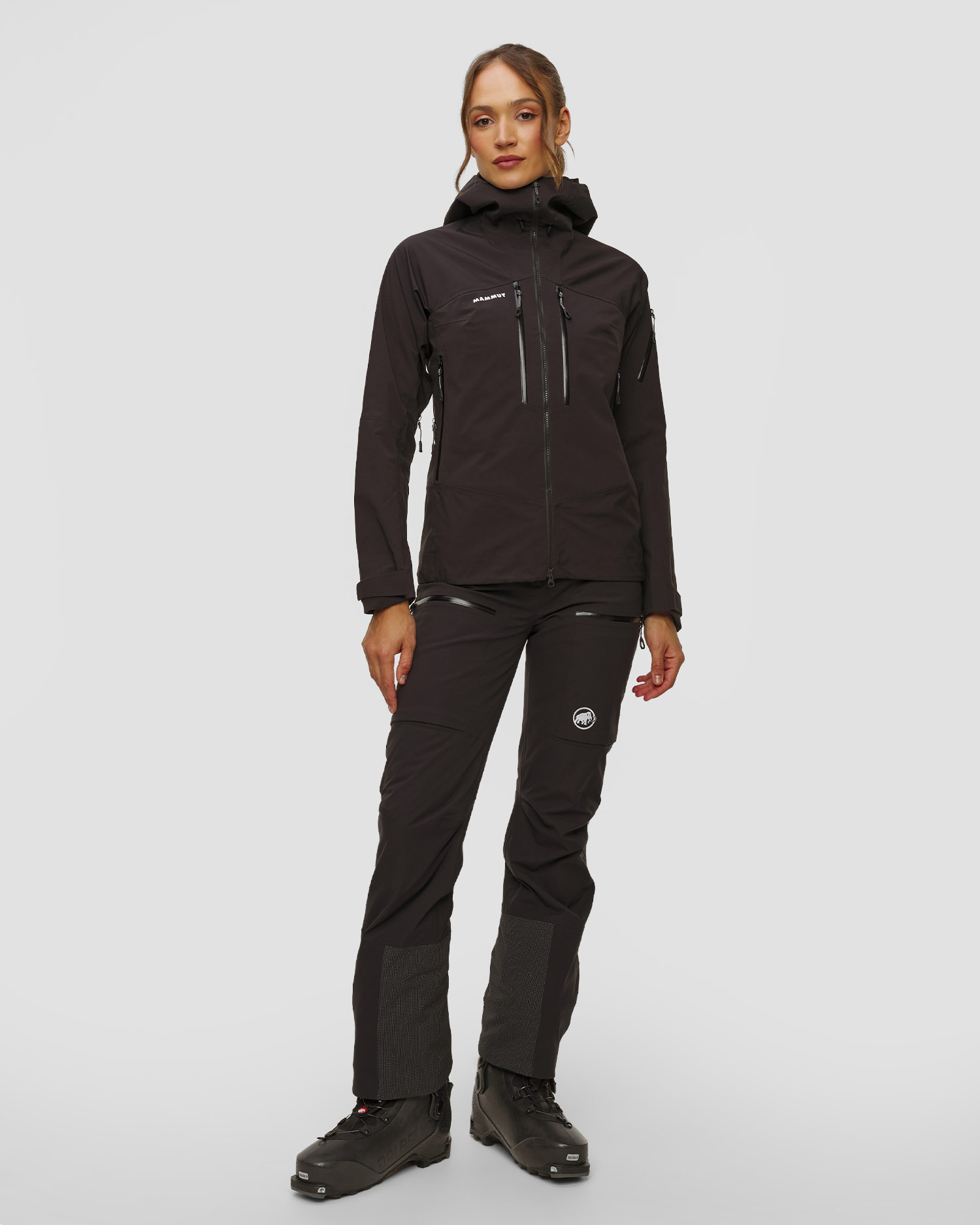 Veste technique noire pour femmes Mammut Taiss Pro HS Hooded Jacket Women