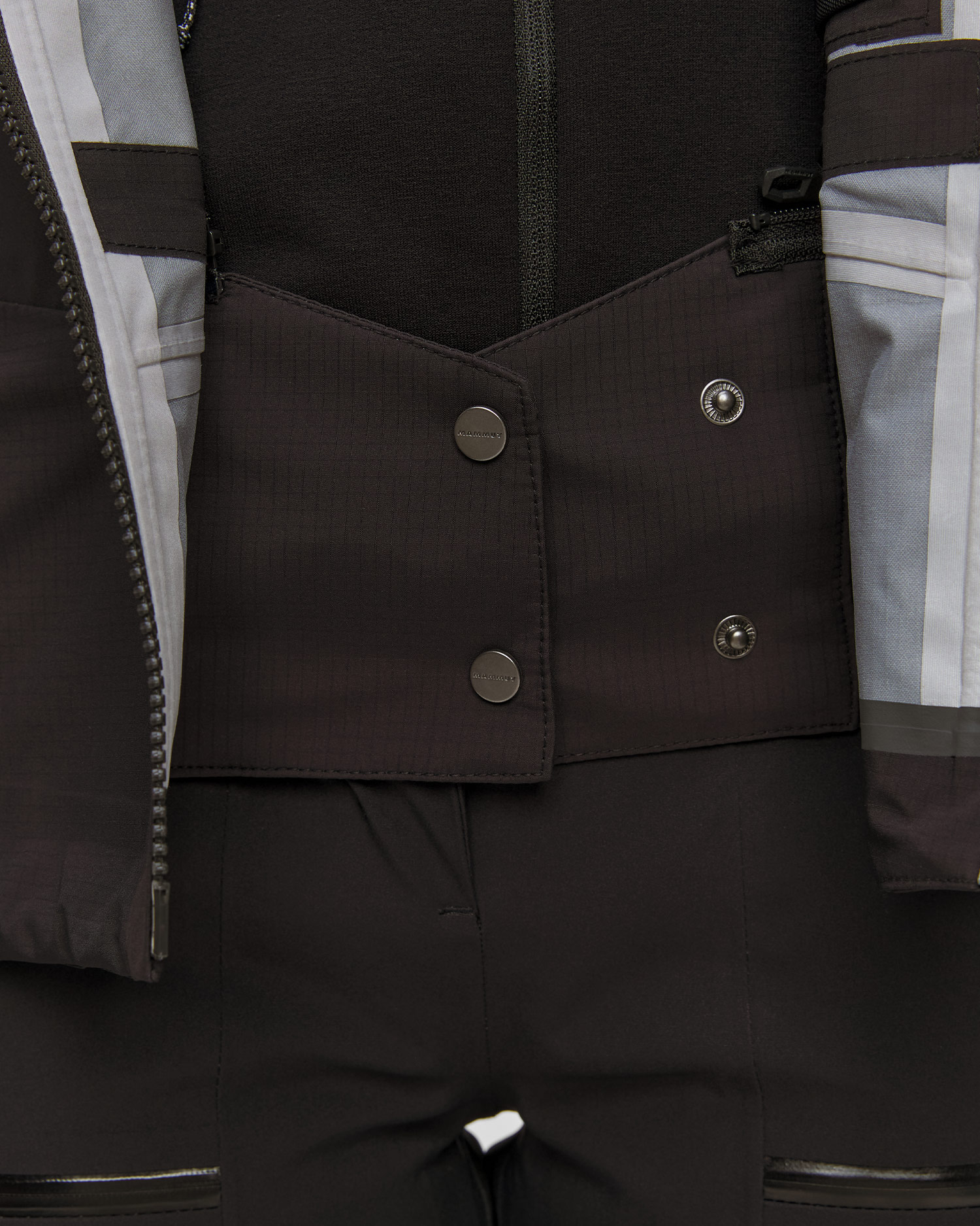 Veste technique noire pour femmes Mammut Taiss Pro HS Hooded Jacket Women