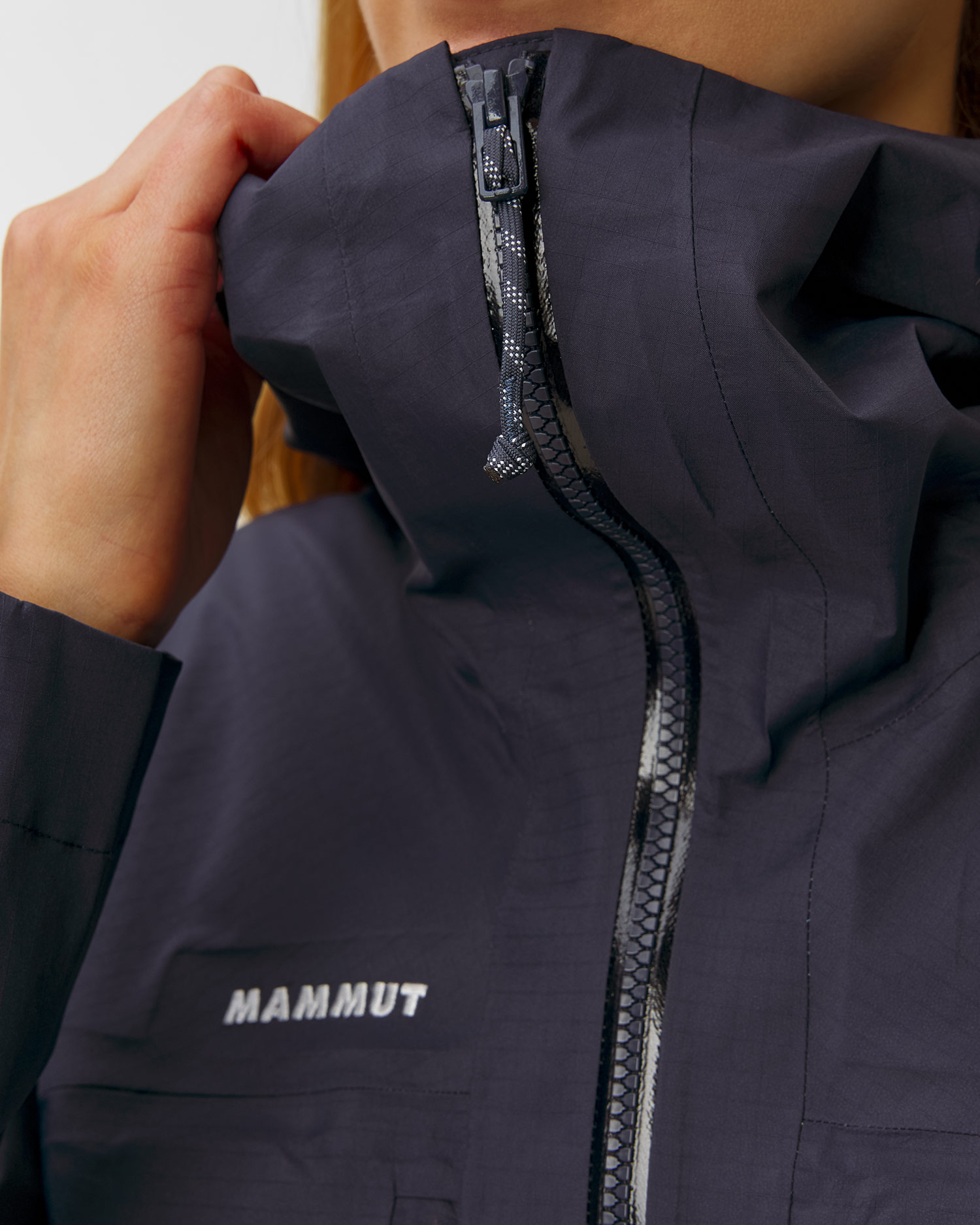 Mammut Taiss HS Hooded Jacket Women Hardshelljacke für Damen in Marineblau