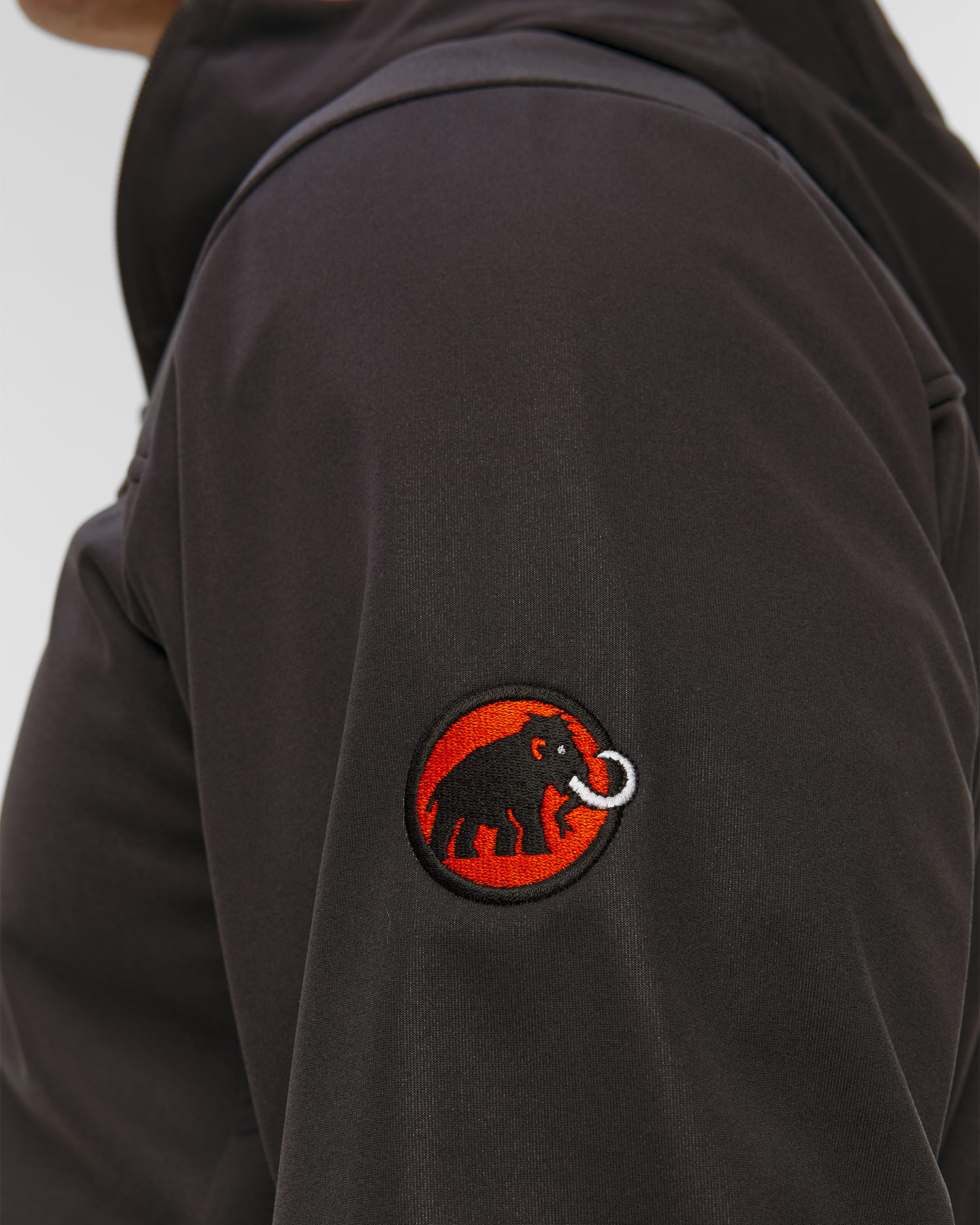 Softshellová černá pánská bunda Mammut Ultimate VIII SO Hooded Jacket Men 25 Years