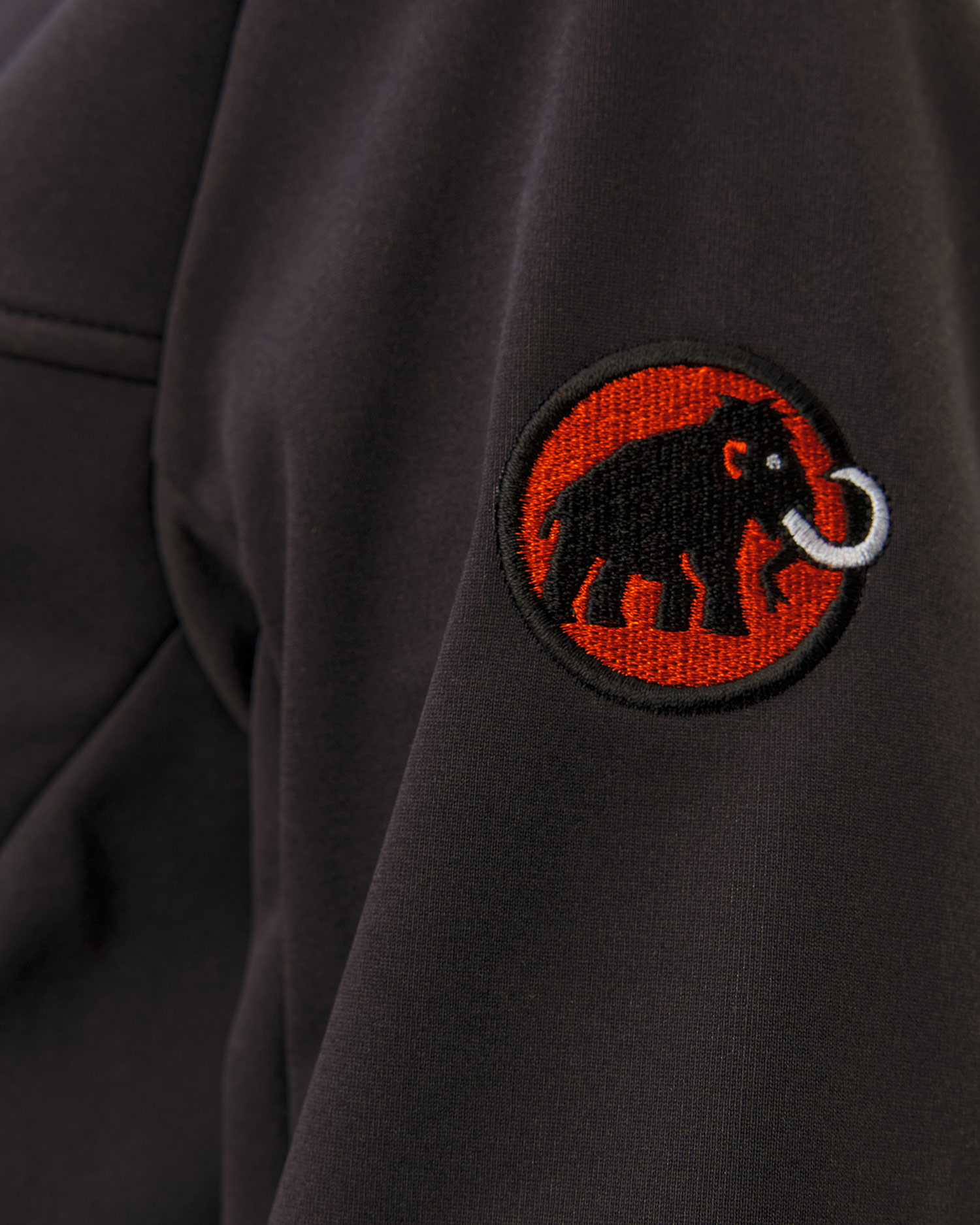 Softshellová dámská bunda Mammut Ultimate VIII SO Hooded Jacket Women 25 Years v černé barvě