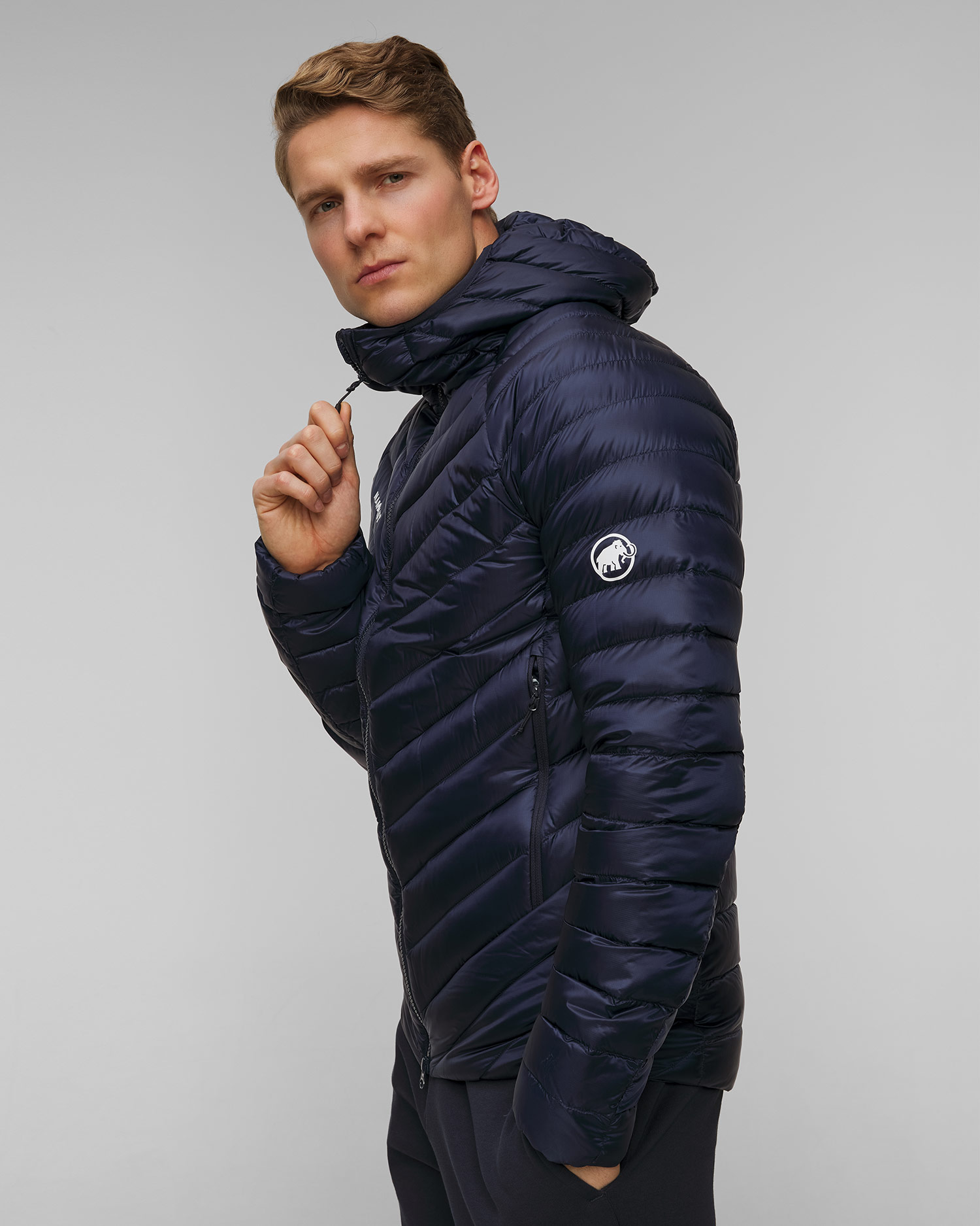 Tmavě modrá pánská péřová bunda Mammut Broad Peak IN