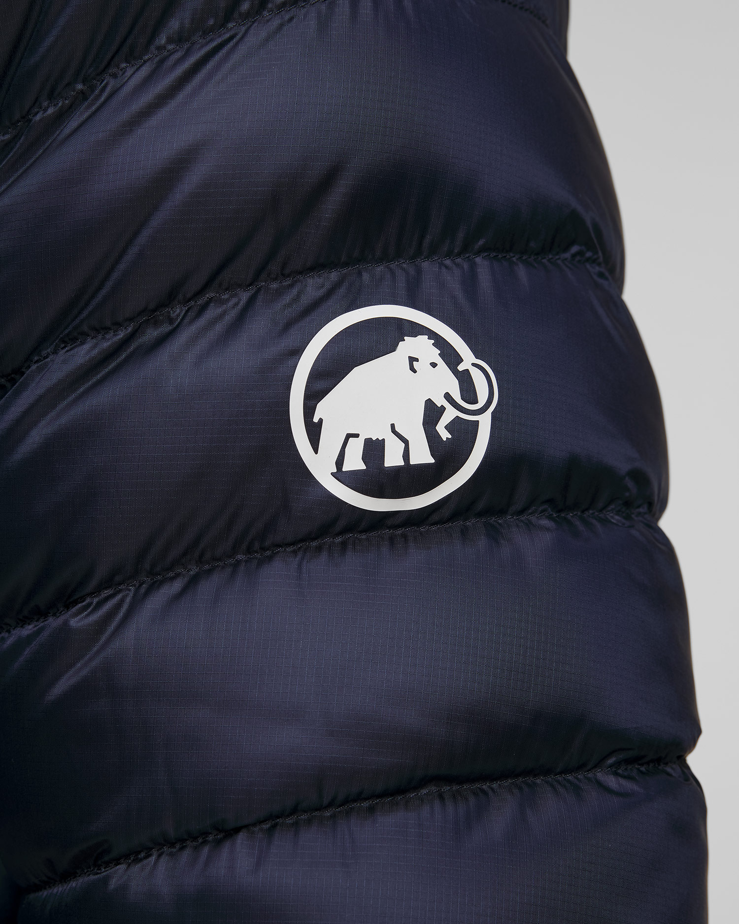 Tmavě modrá pánská péřová bunda Mammut Broad Peak IN