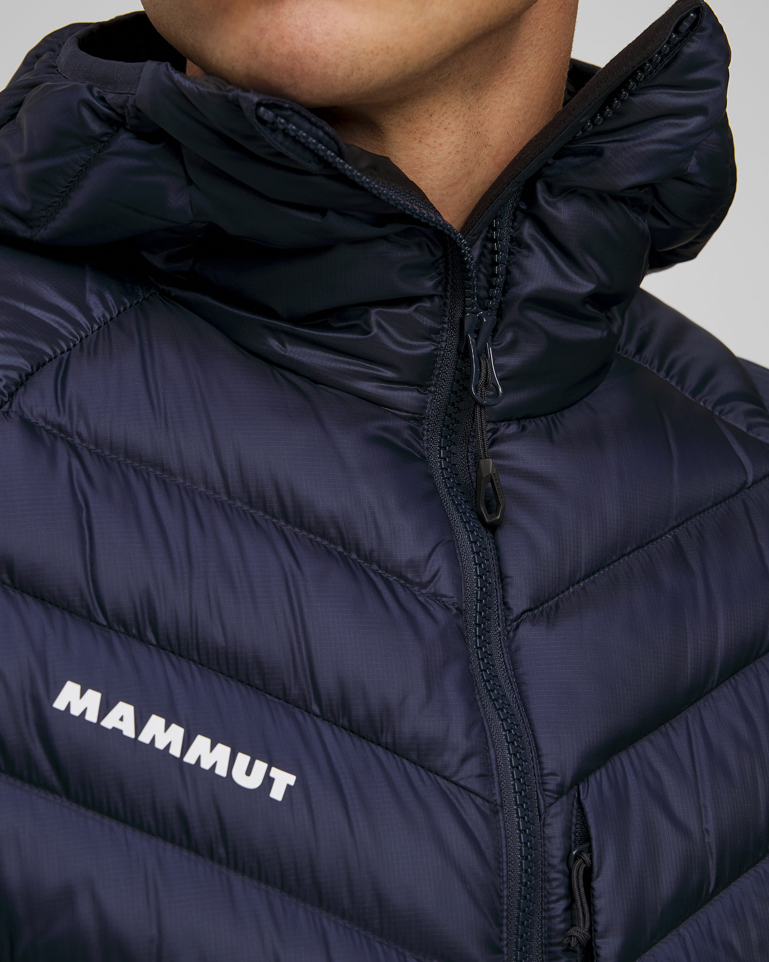 Tmavě modrá pánská péřová bunda Mammut Broad Peak IN