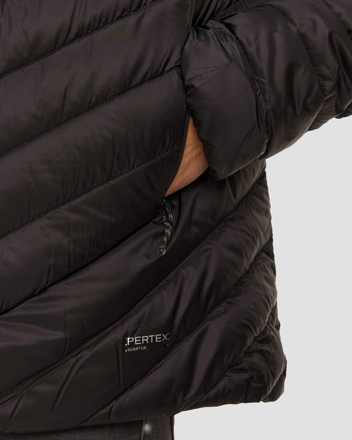 Péřová pánská bunda Mammut Broad Peak IN Hooded Jacket Men v černé barvě
