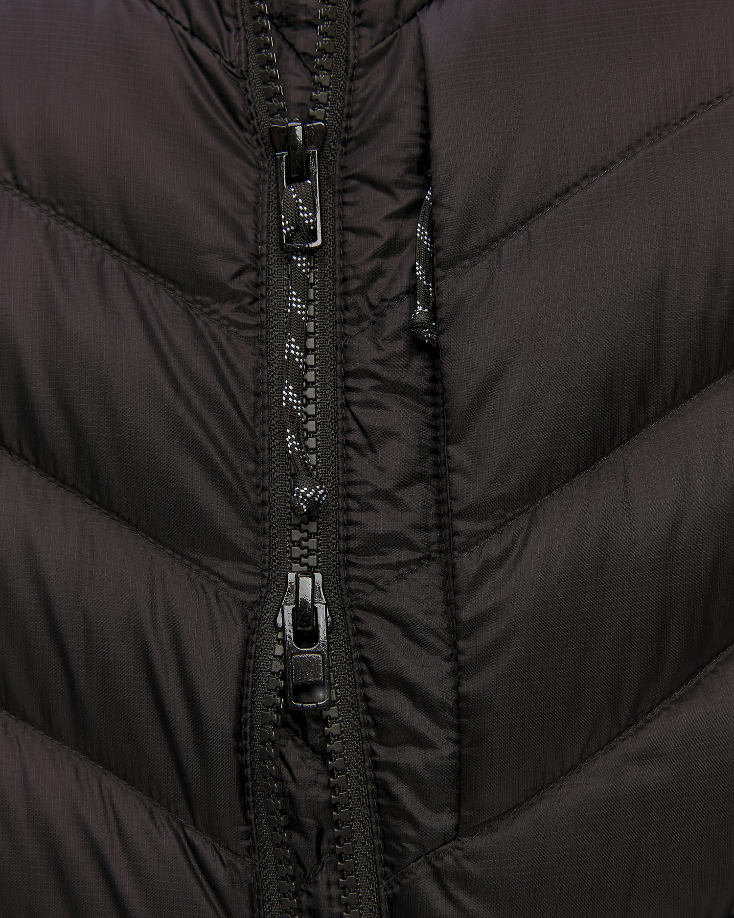 Péřová pánská bunda Mammut Broad Peak IN Hooded Jacket Men v černé barvě