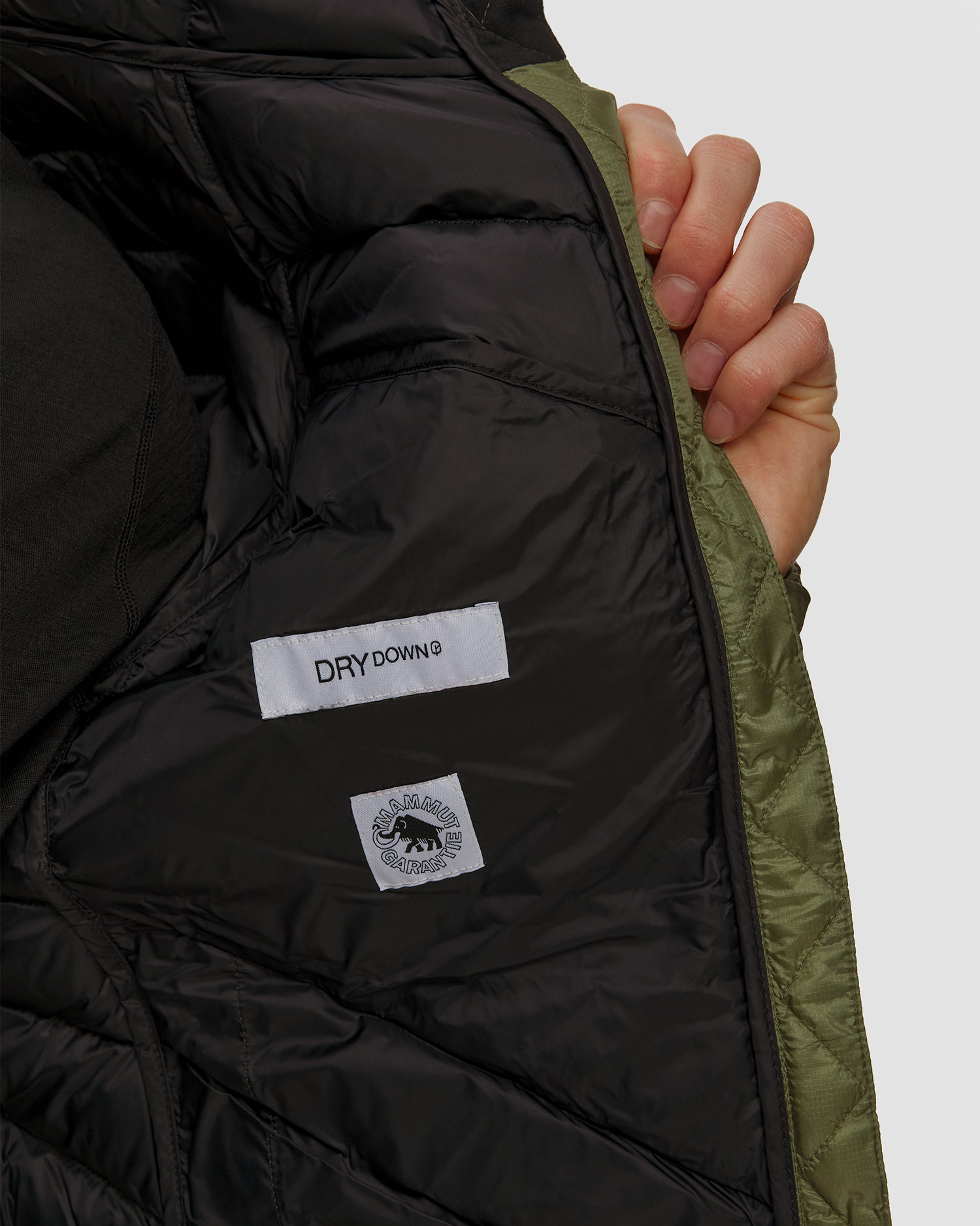 Prošívaná pánská bunda Mammut Broad Peak IN Hooded Jacket Men