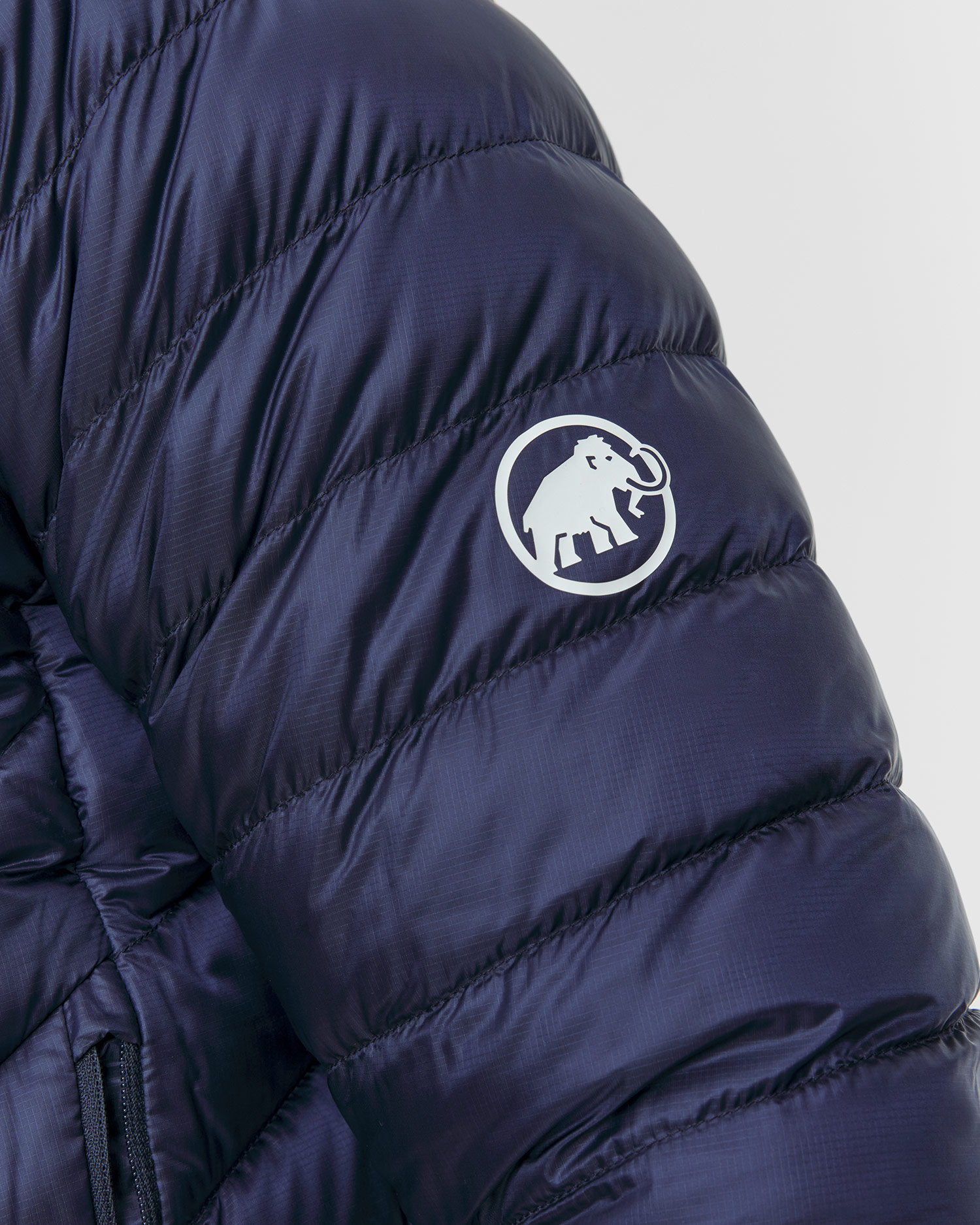 Pánska páperová bunda Mammut Broad Peak IN Hooded Jacket Men tmavomodrá