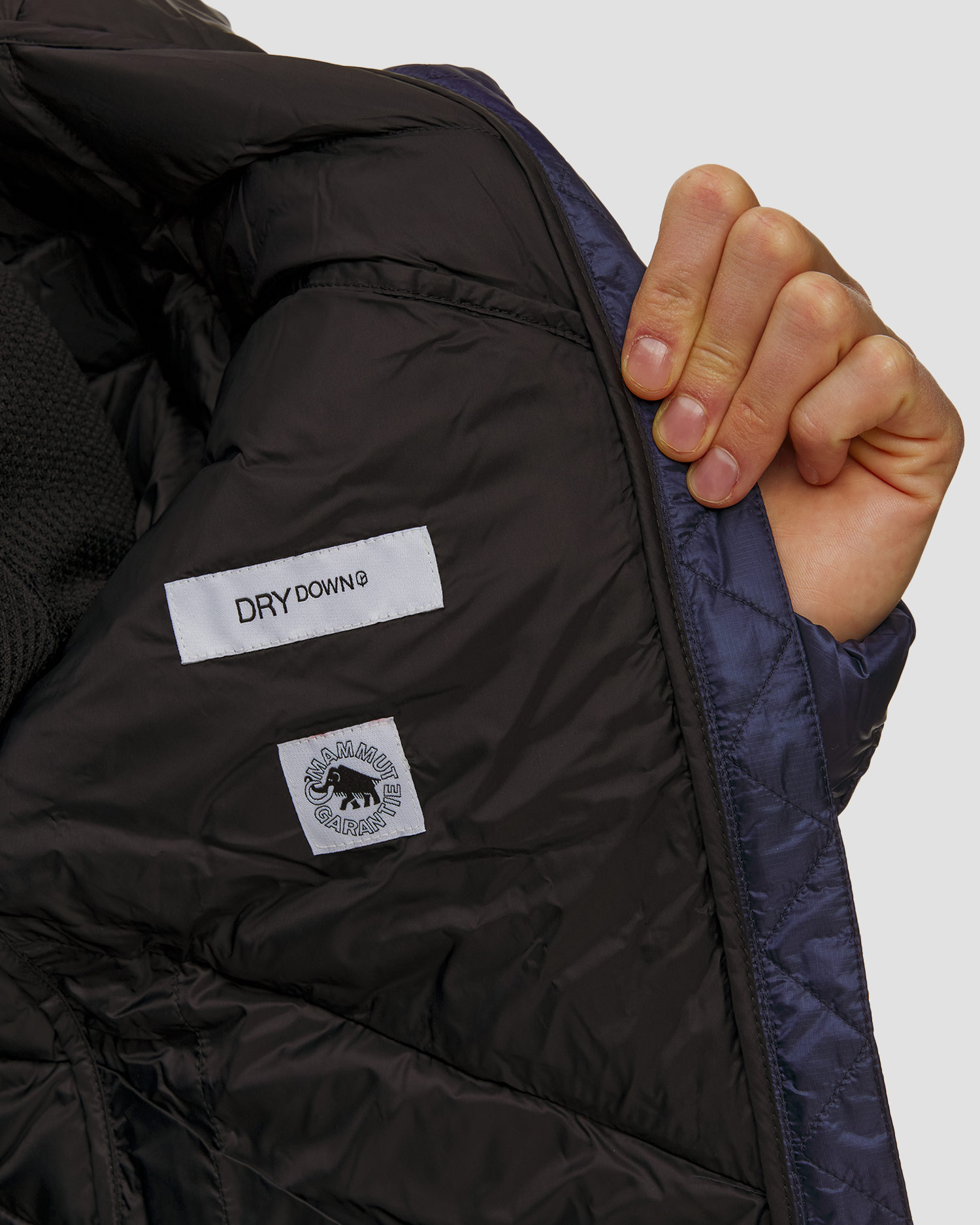 Pánska páperová bunda Mammut Broad Peak IN Hooded Jacket Men tmavomodrá