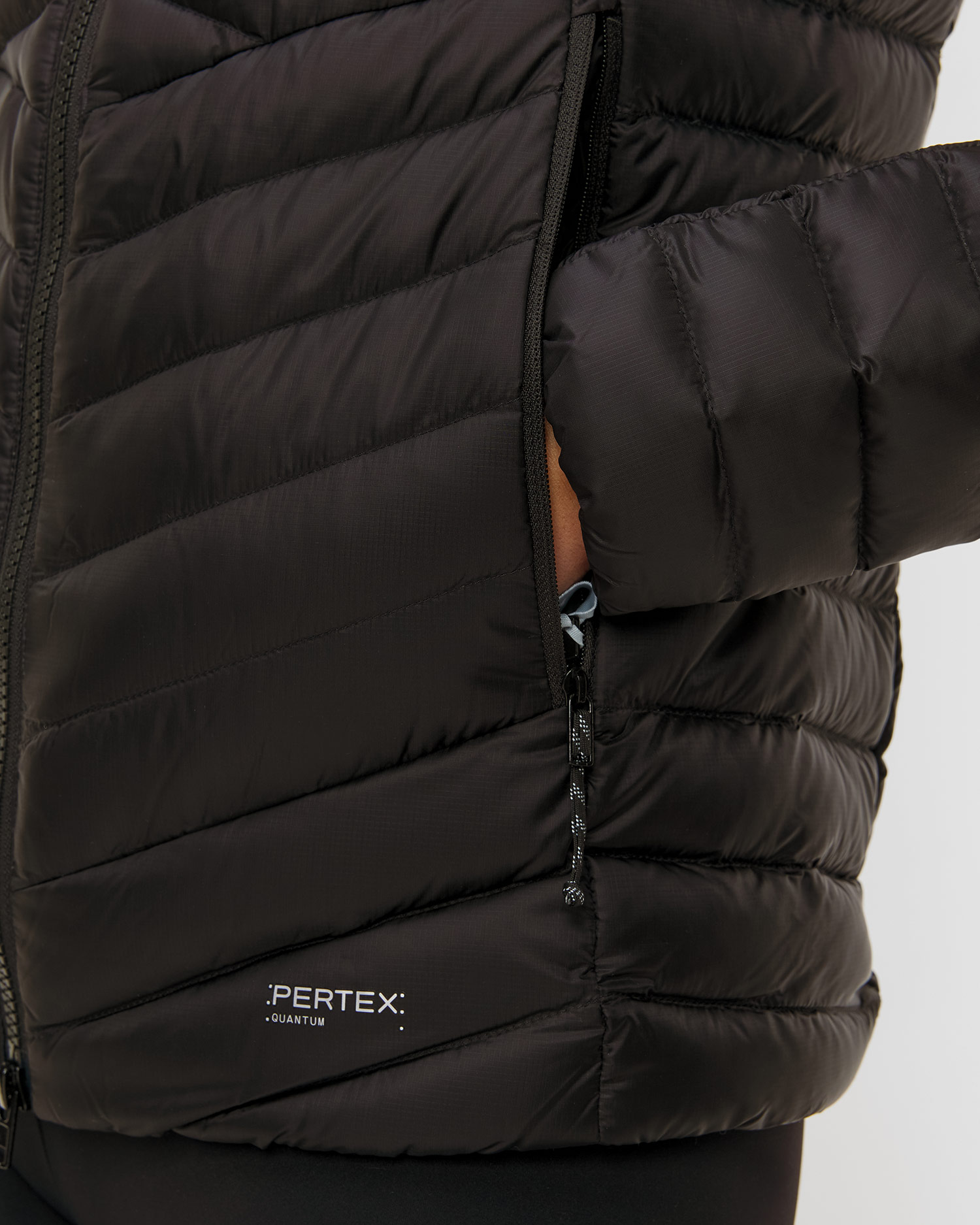 Dámská péřová bunda Mammut Broad Peak IN Hooded Jacket Women v černé barvě