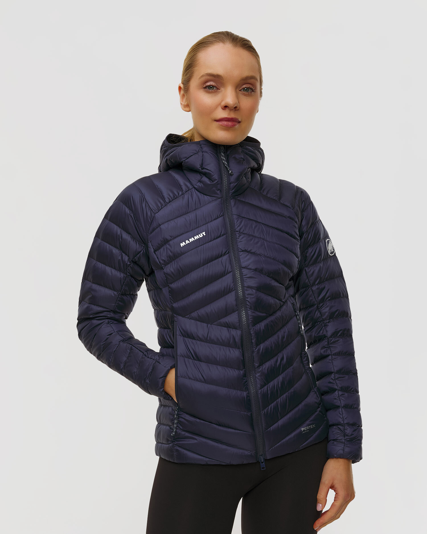 Doudoune bleu marine pour femmes Mammut Broad Peak IN Hooded Jacket Women