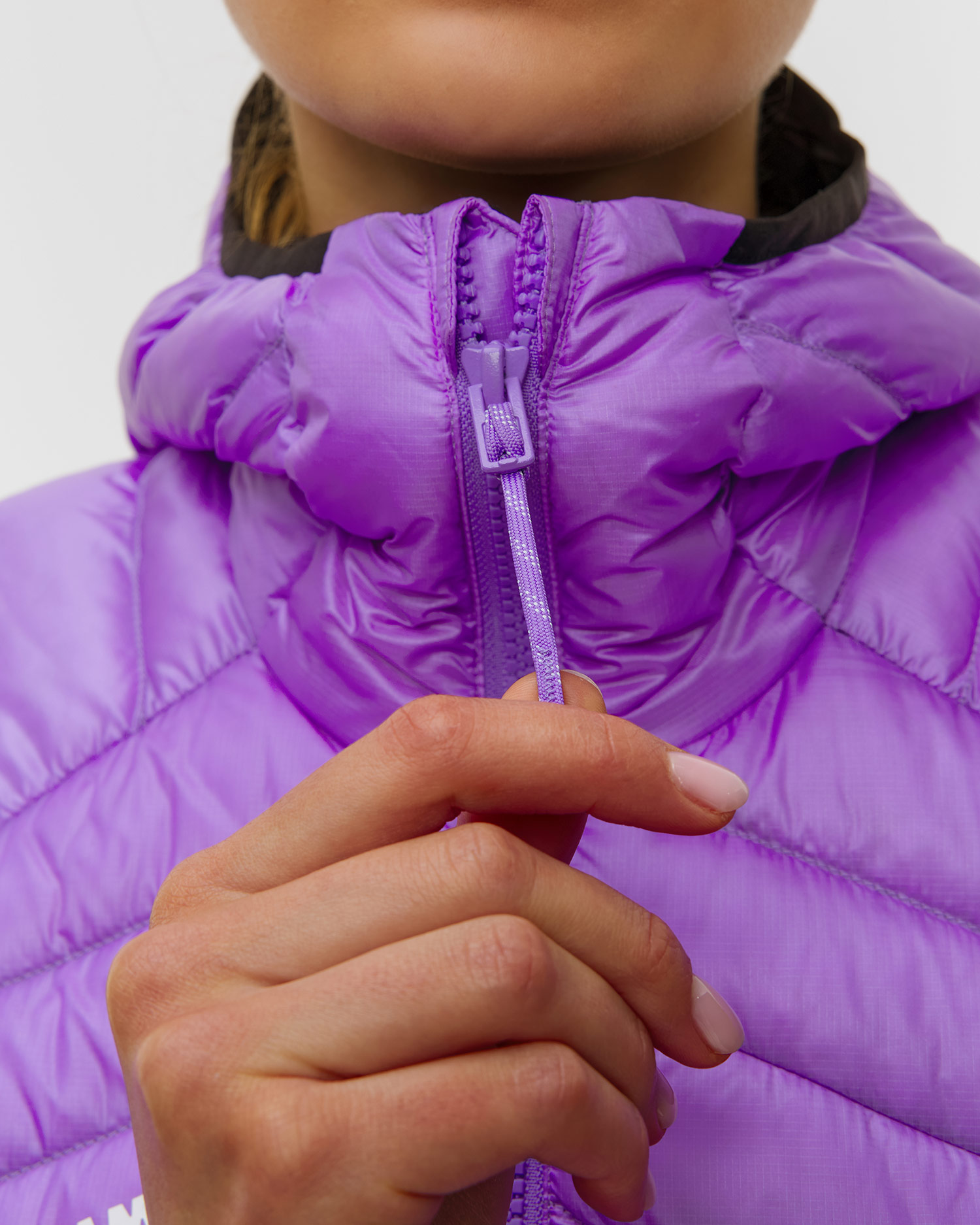 Dámská péřová bunda Mammut Broad Peak IN Hooded Jacket Women ve fialové barvě