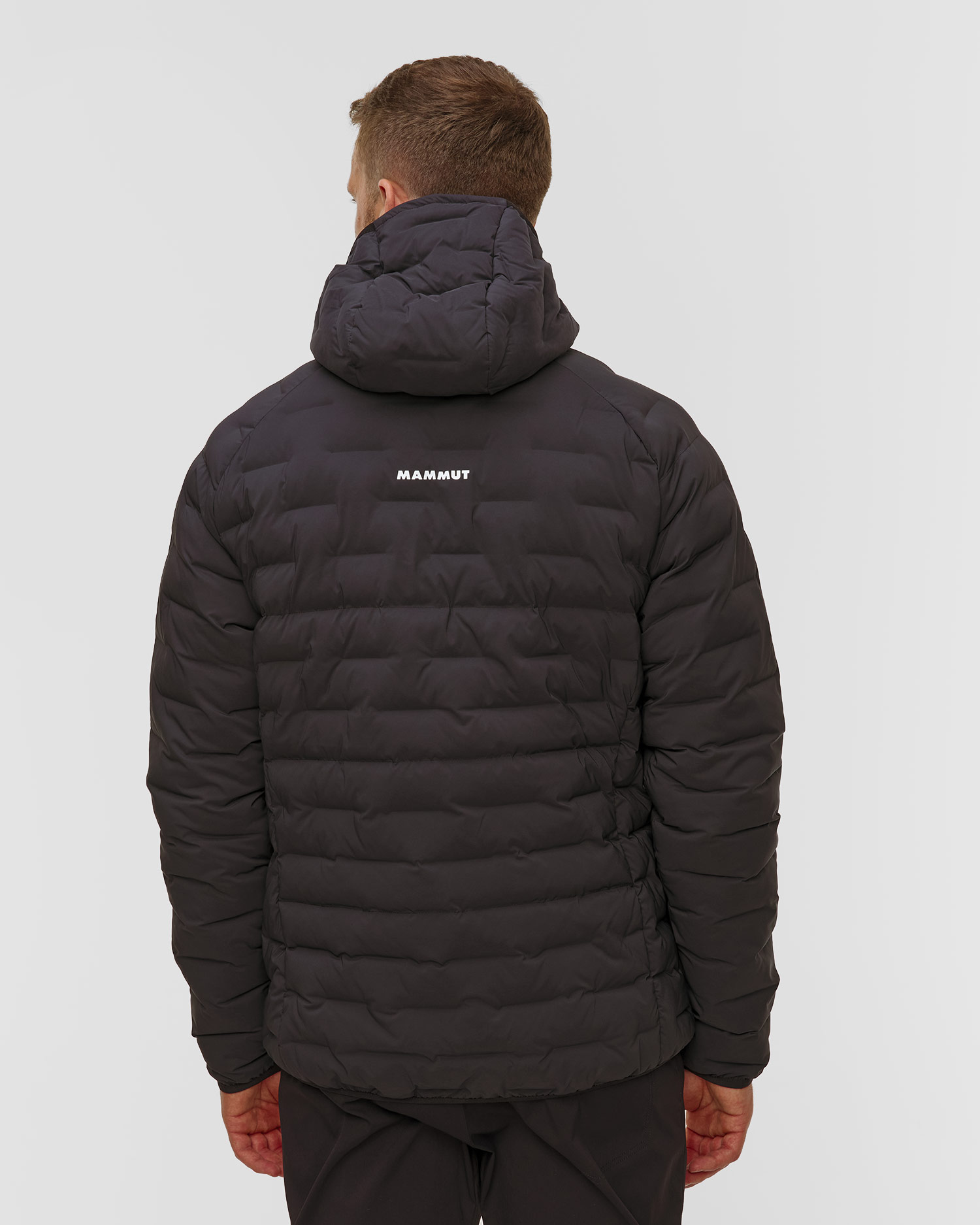 Pánská zateplená bunda Mammut Sender IN Hooded Jacket Men v Černé Barvě