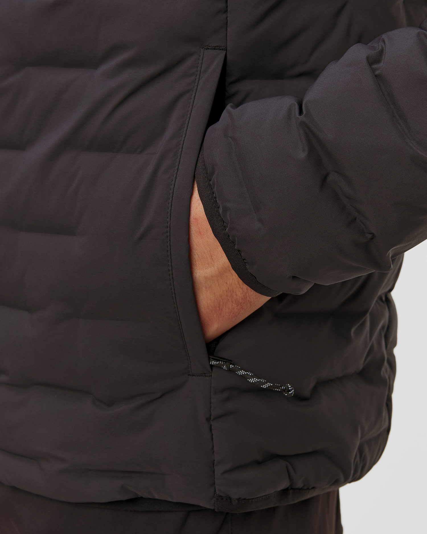 Pánská zateplená bunda Mammut Sender IN Hooded Jacket Men v Černé Barvě