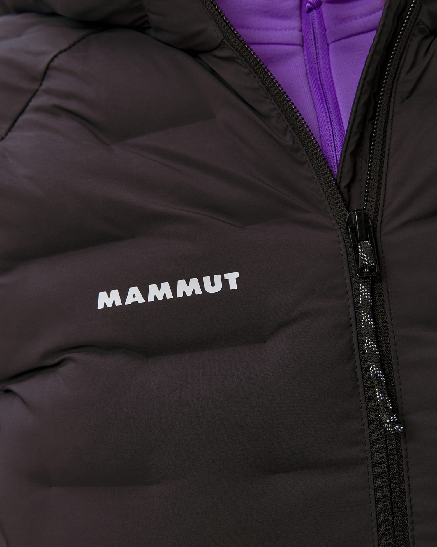 Pánská zateplená bunda Mammut Sender IN Hooded Jacket Women v černé barvě