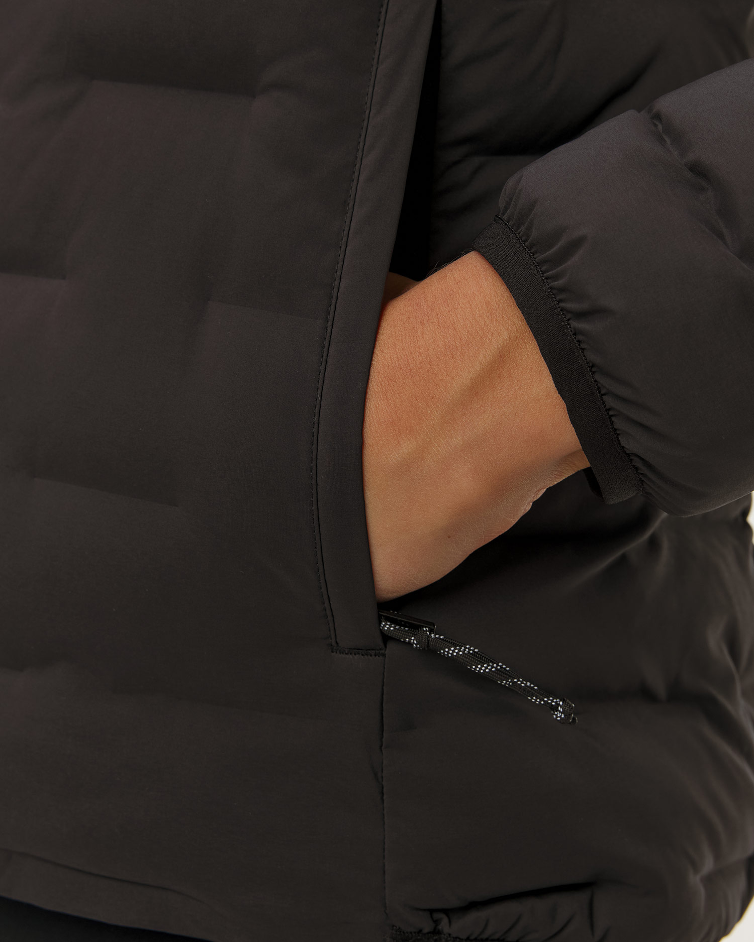 Pánská zateplená bunda Mammut Sender IN Hooded Jacket Women v černé barvě