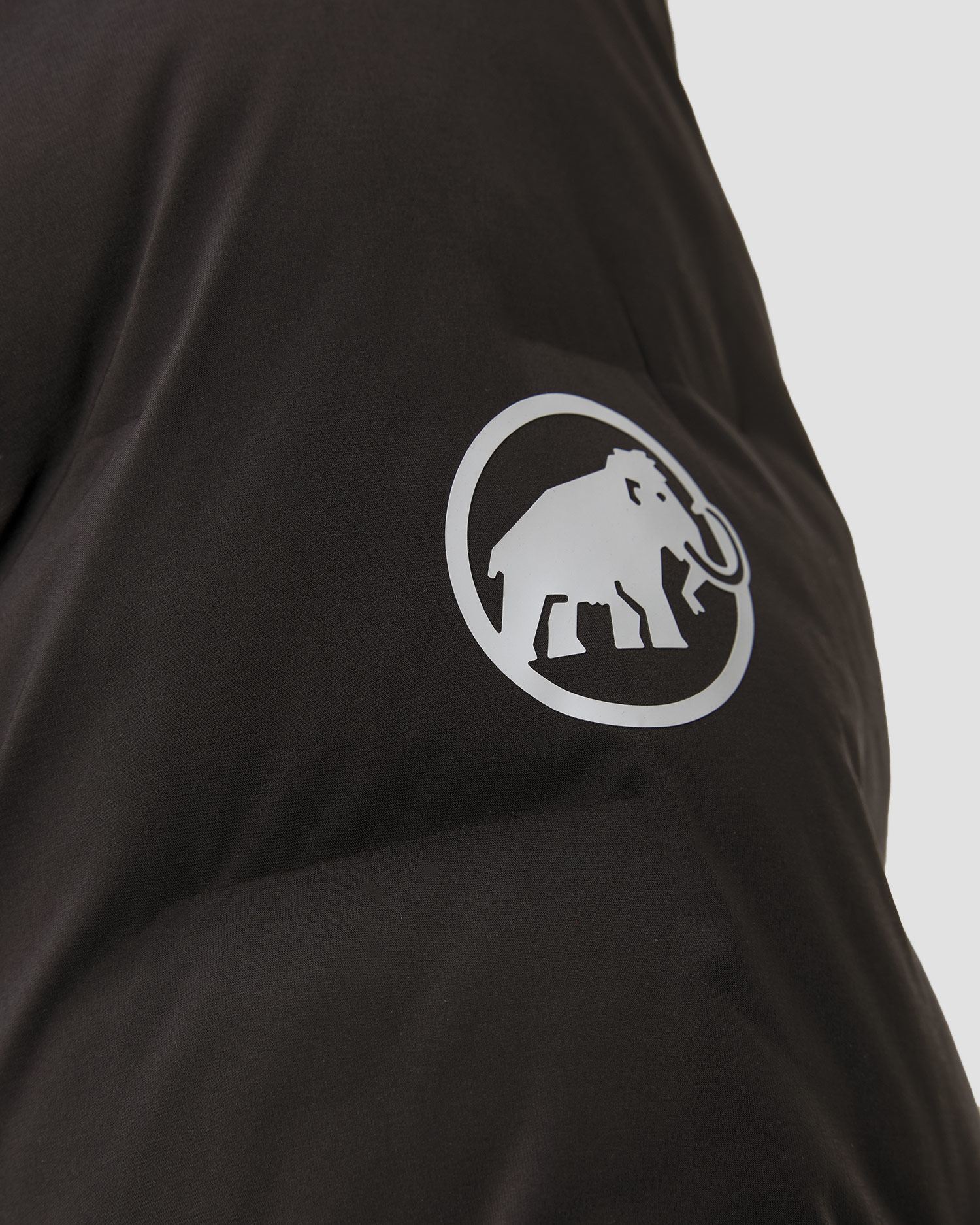 Pánská zateplená bunda Mammut Sender IN Hooded Jacket Women v černé barvě