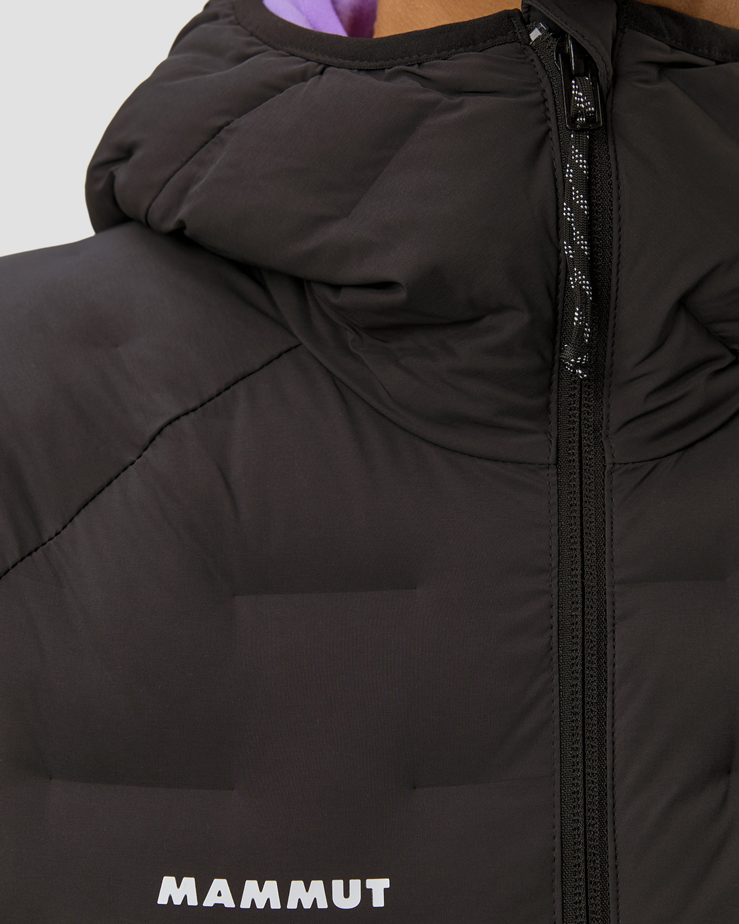 Pánská zateplená bunda Mammut Sender IN Hooded Jacket Women v černé barvě