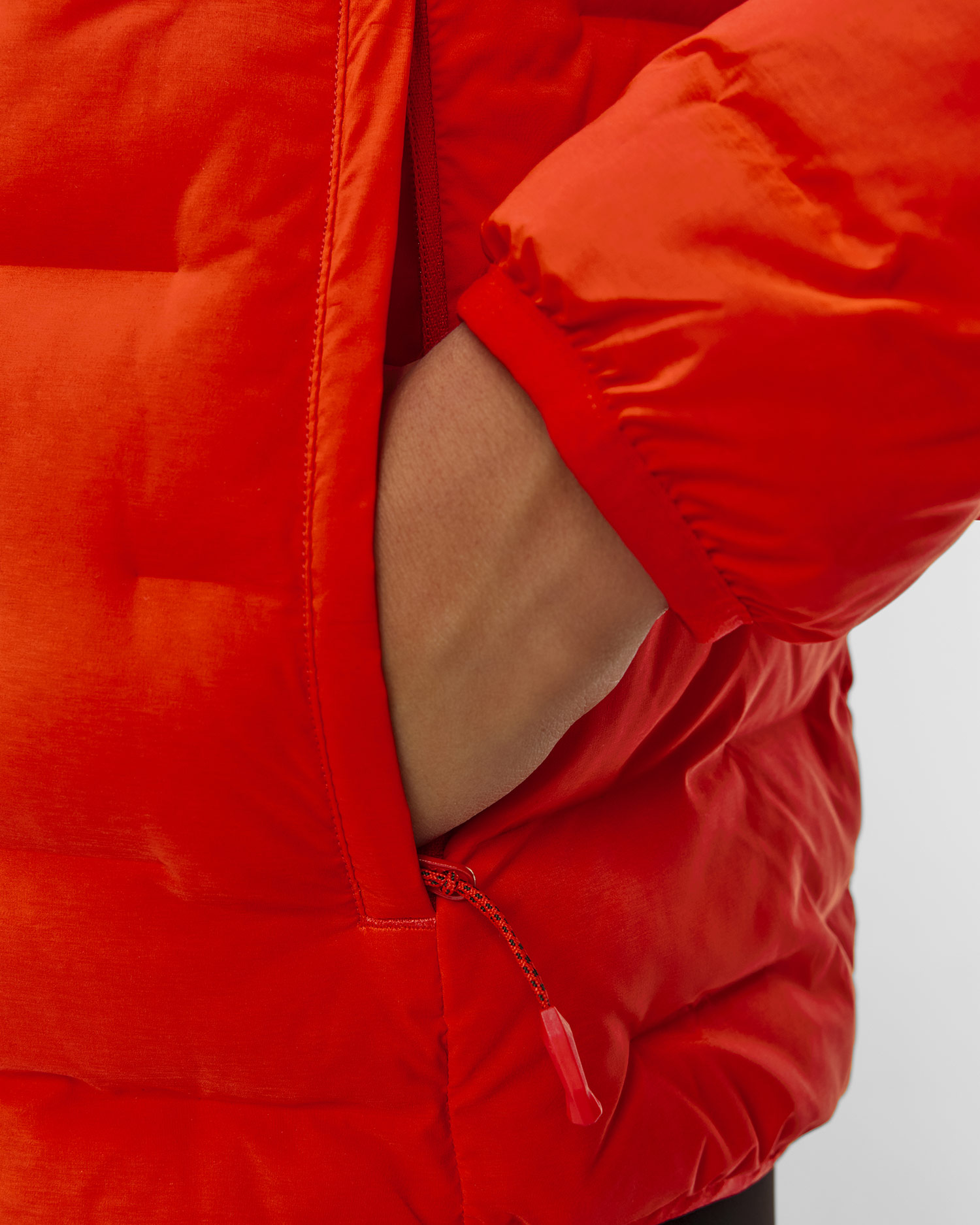 Pánská zateplená bunda Mammut Sender IN Hooded Jacket Women v červené barvě