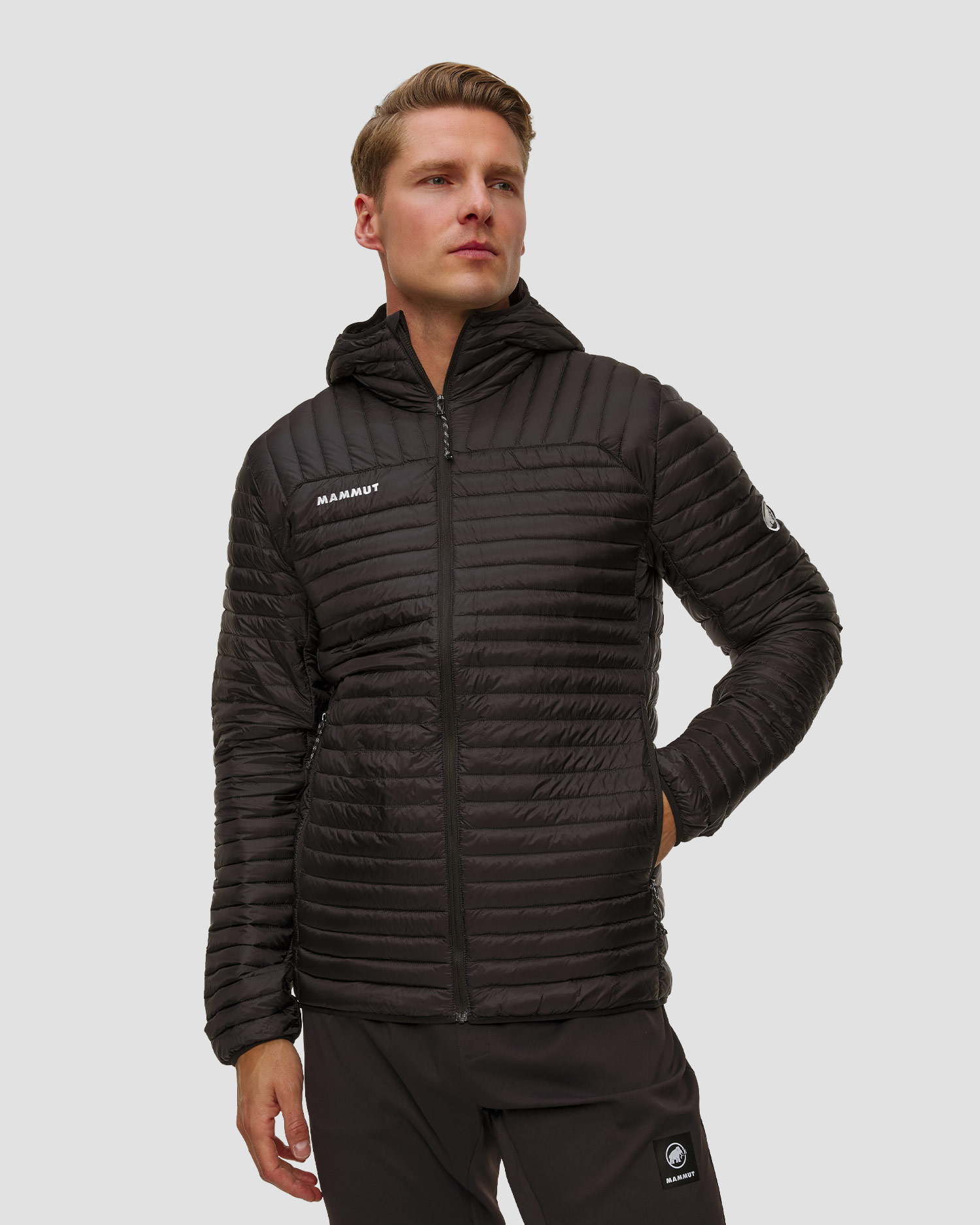 Doudoune noire pour hommes Mammut Broad Peak Light IN Hooded Jacket Men
