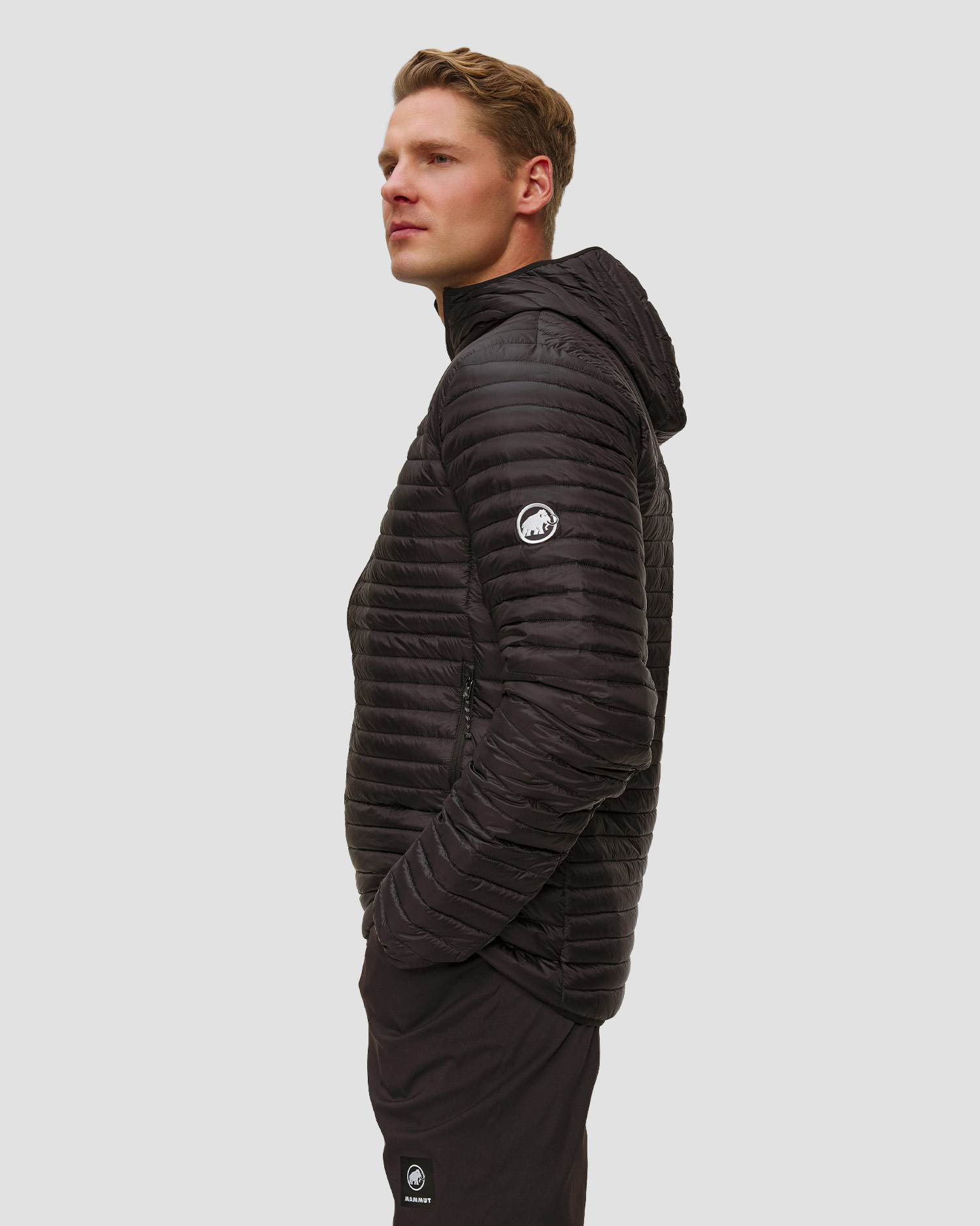 Doudoune noire pour hommes Mammut Broad Peak Light IN Hooded Jacket Men