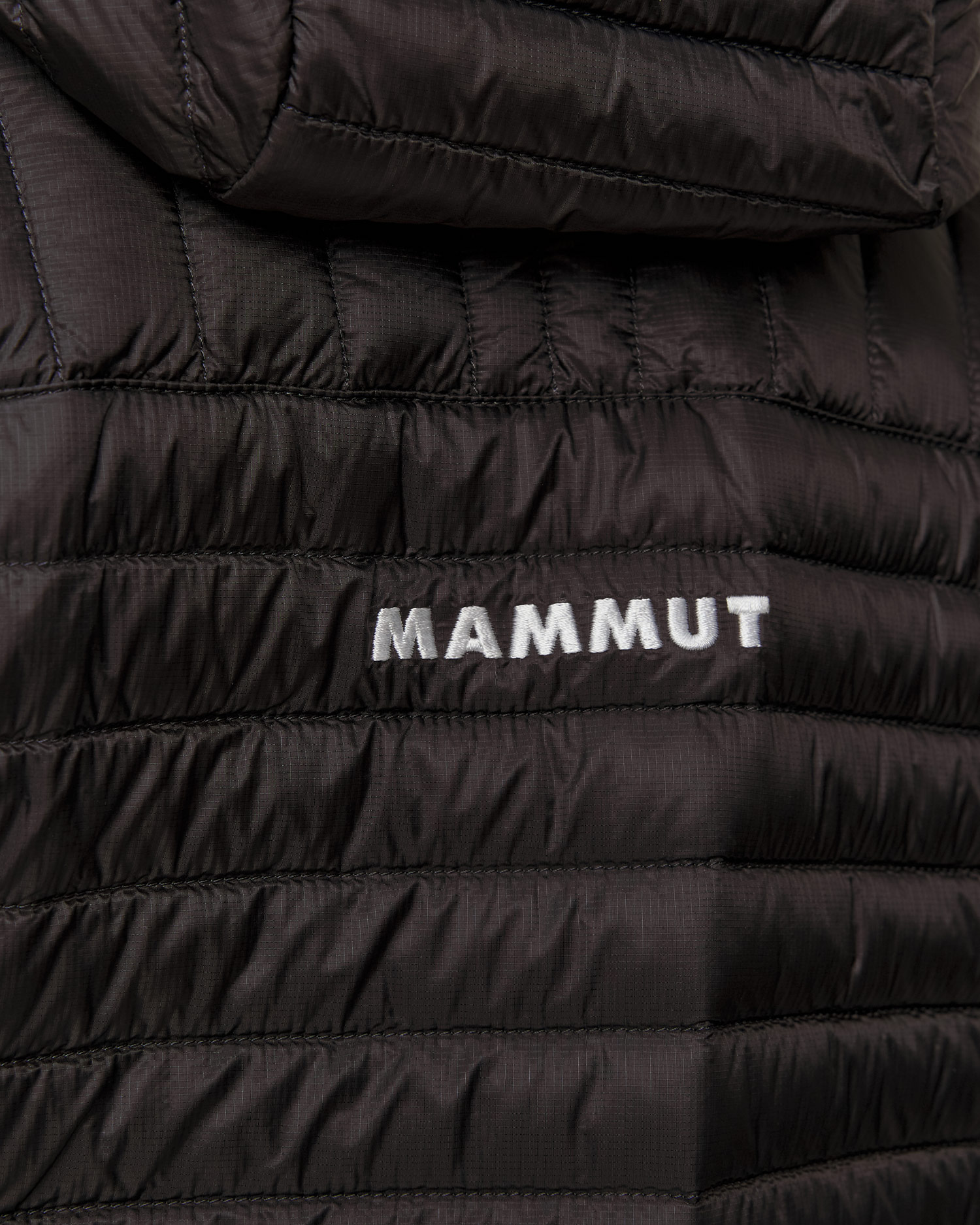 Doudoune noire pour hommes Mammut Broad Peak Light IN Hooded Jacket Men