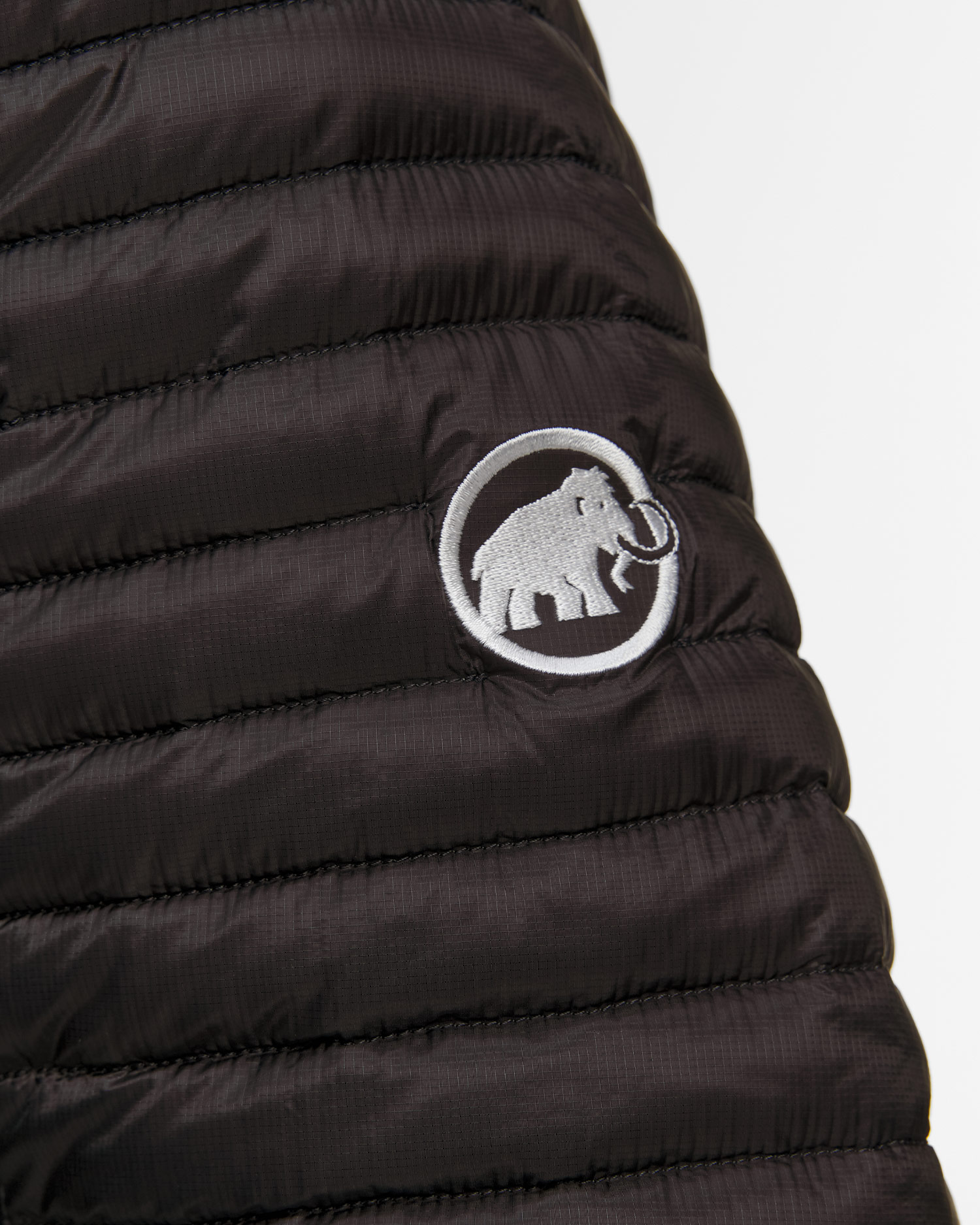 Doudoune noire pour hommes Mammut Broad Peak Light IN Hooded Jacket Men