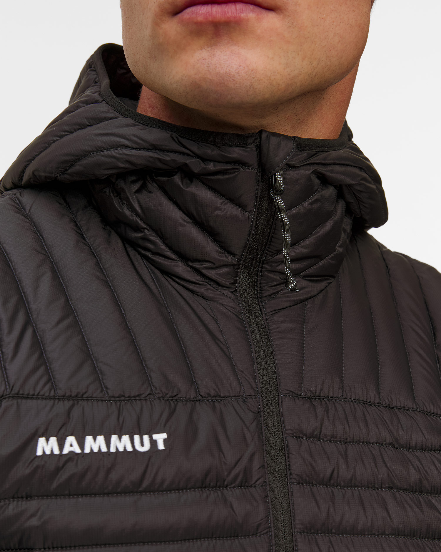Doudoune noire pour hommes Mammut Broad Peak Light IN Hooded Jacket Men