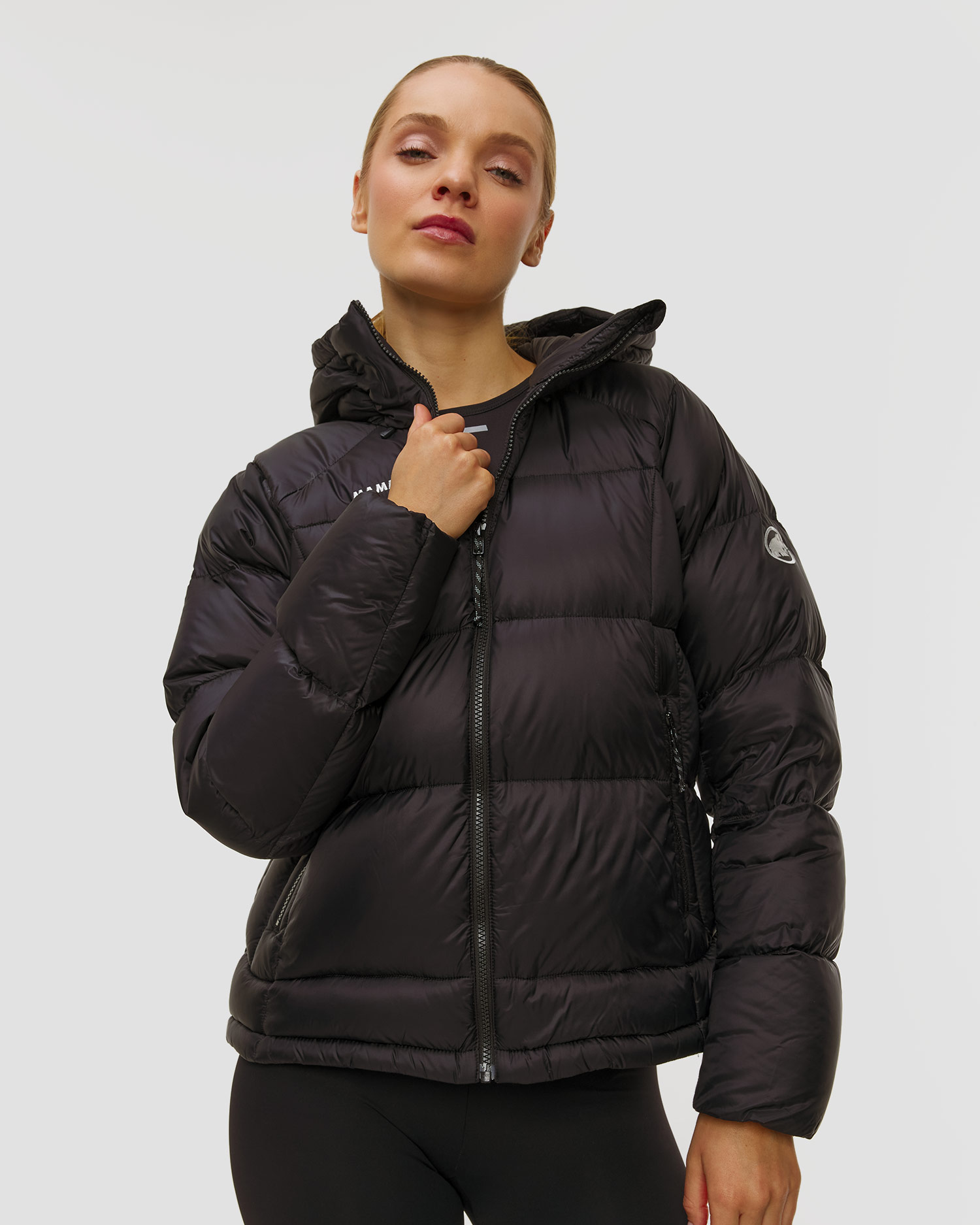 Dámská péřová bunda Mammut Glacier Glow IN Hooded Jacket Women v černé barvě