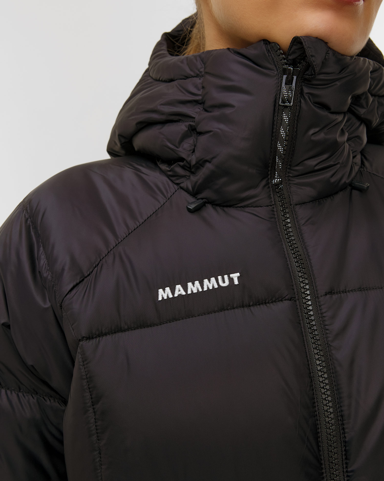 Dámská péřová bunda Mammut Glacier Glow IN Hooded Jacket Women v černé barvě