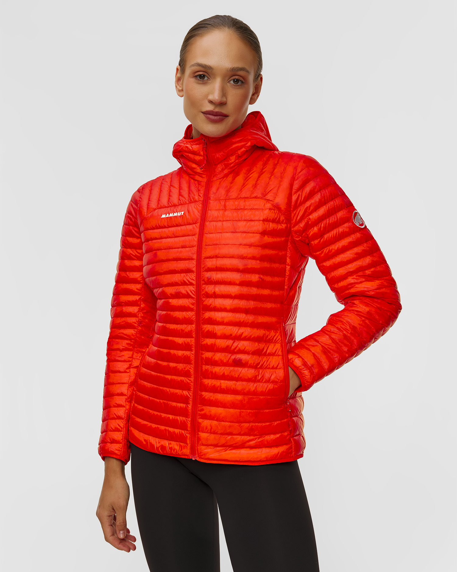Péřová dámská bunda Mammut Broad Peak Light IN Hooded Jacket Women v červené barvě