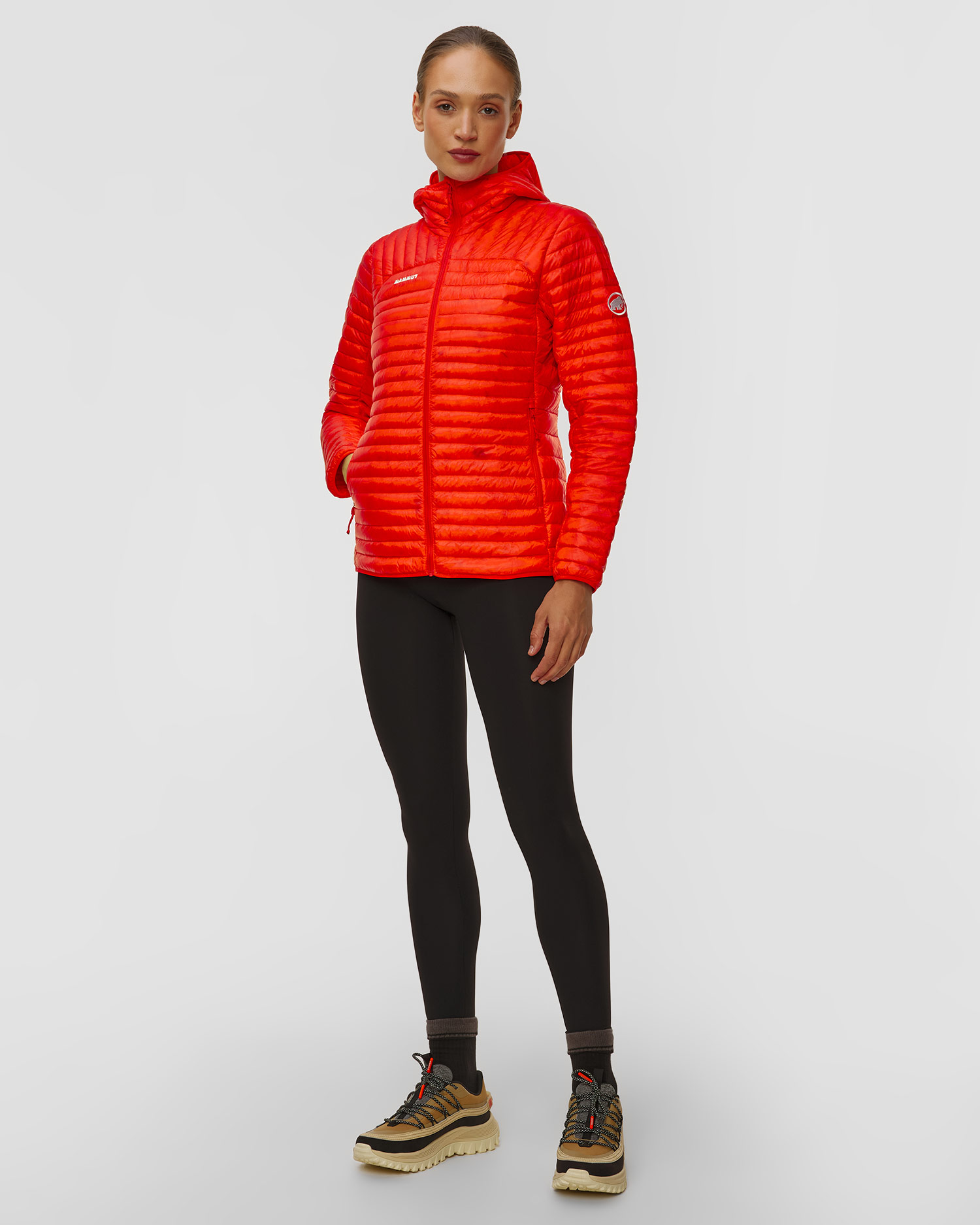 Doudoune rouge pour femmes Mammut Broad Peak Light IN Hooded Jacket Women